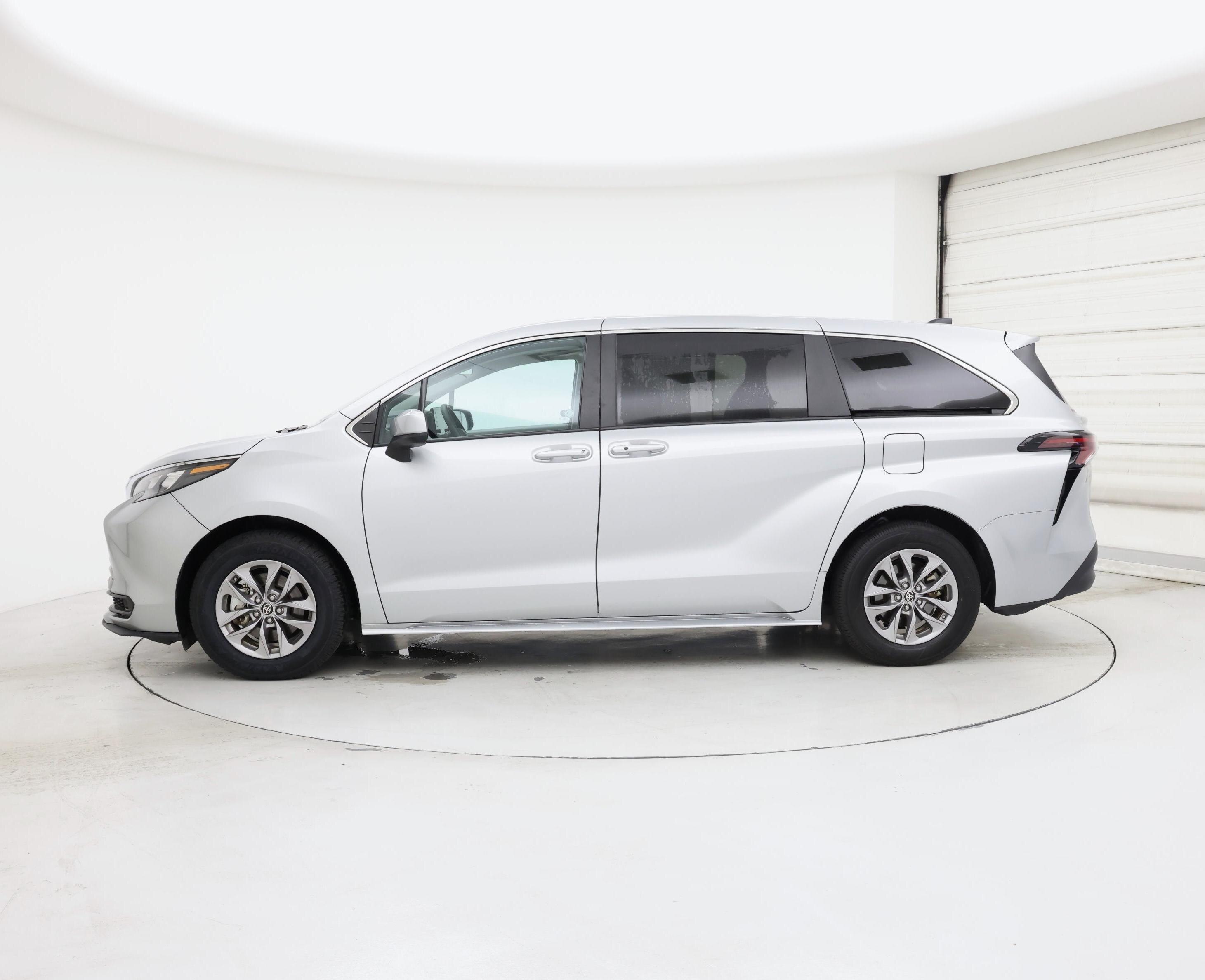 Thumbnail: 2024 Toyota Sienna - 3