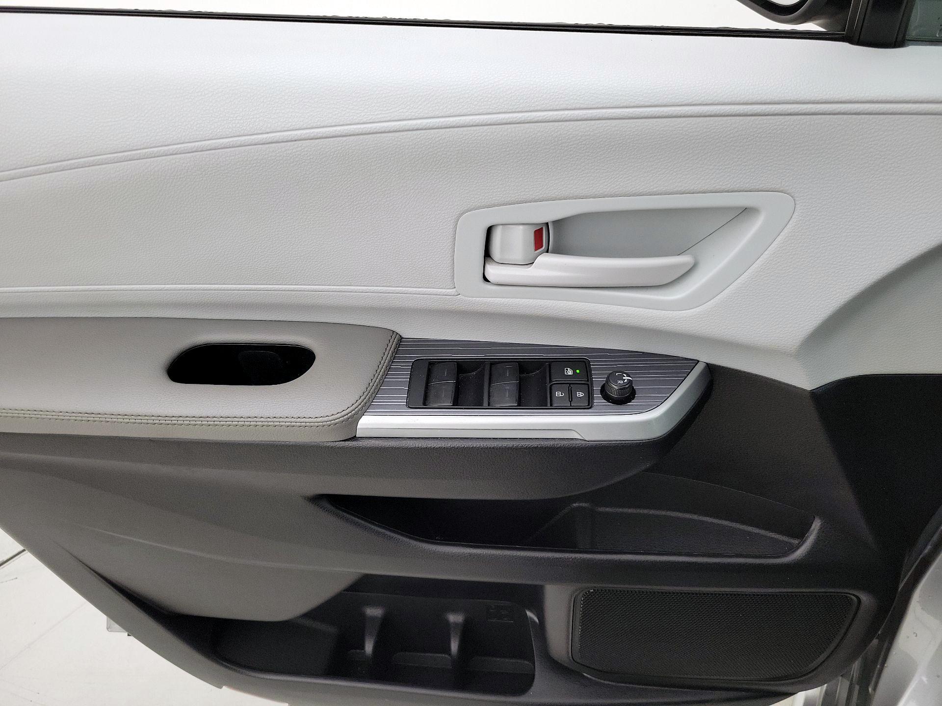 Thumbnail: 2025 Toyota Sienna - 12