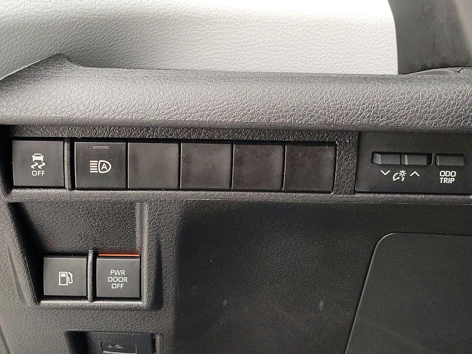 Thumbnail: 2025 Toyota Sienna - 13