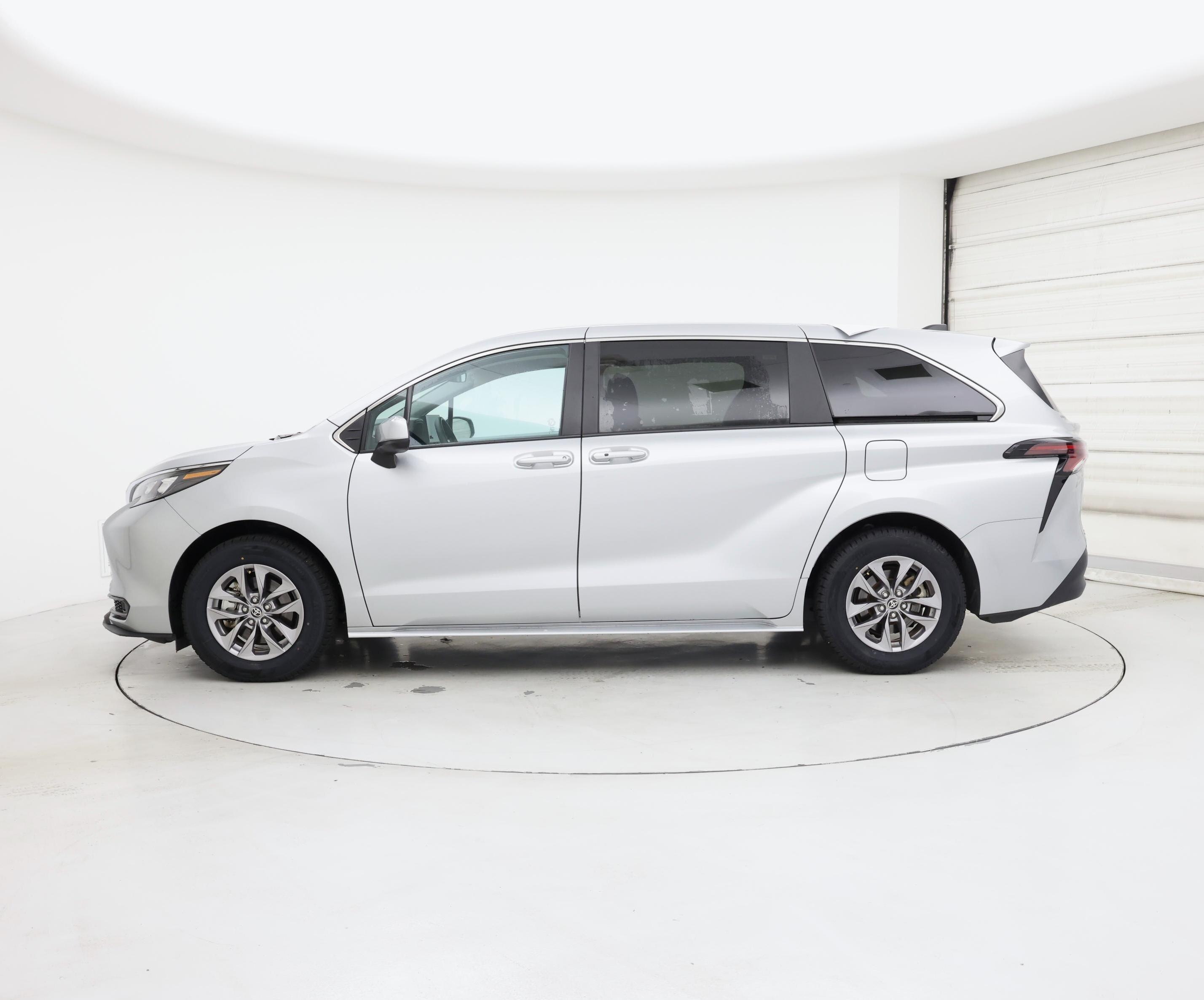 Thumbnail: 2025 Toyota Sienna - 3