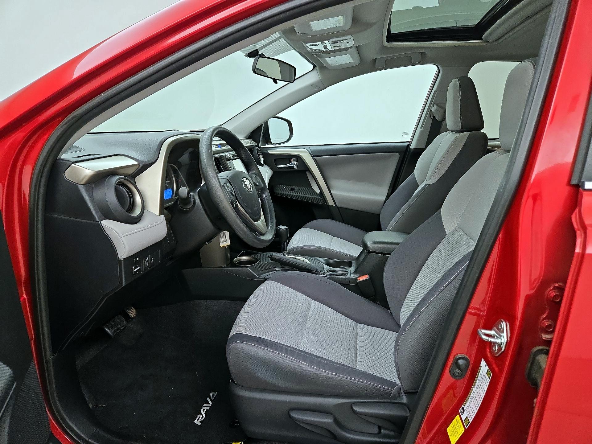Thumbnail: 2015 Toyota RAV4 - 11