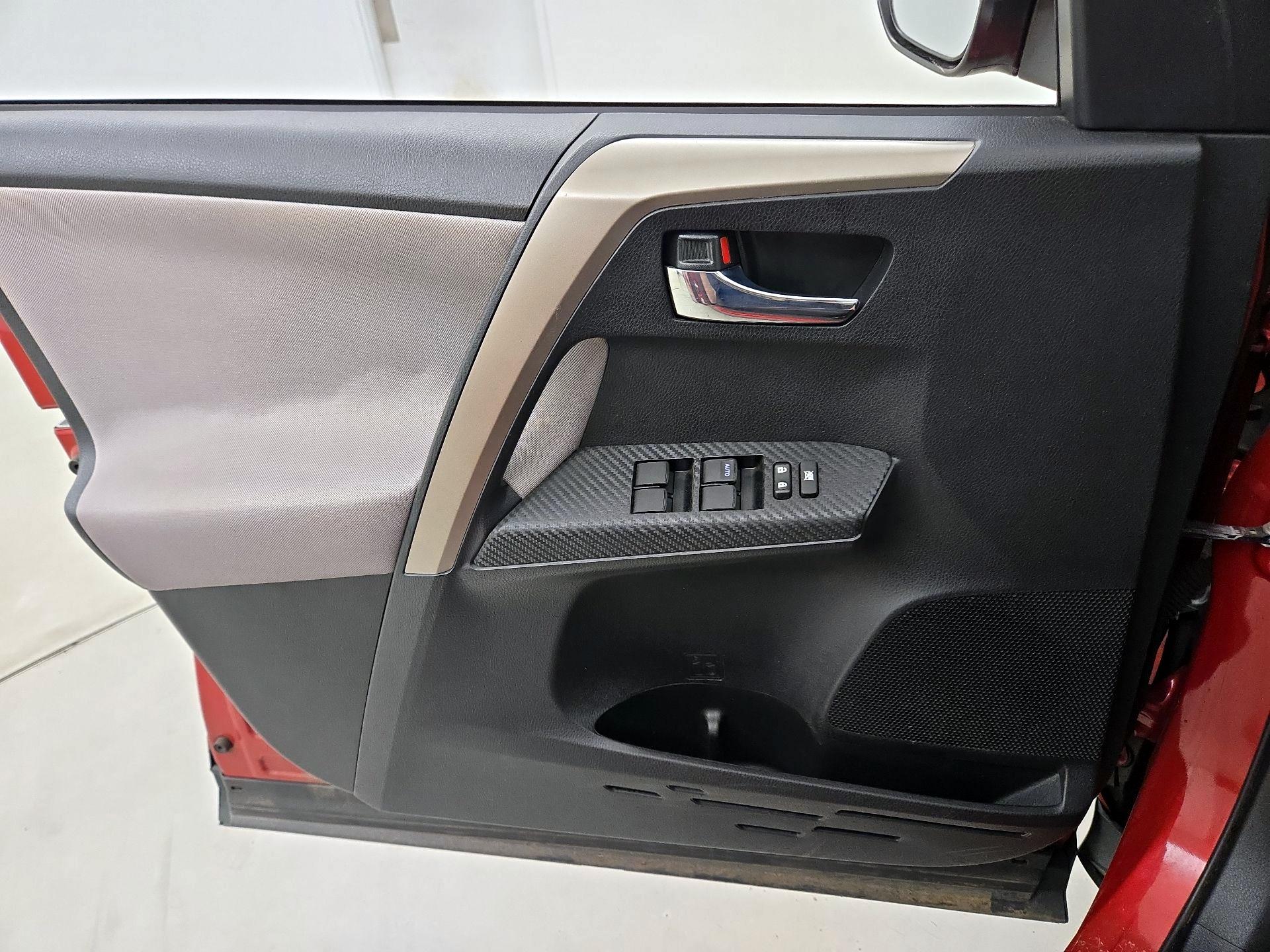 Thumbnail: 2015 Toyota RAV4 - 12