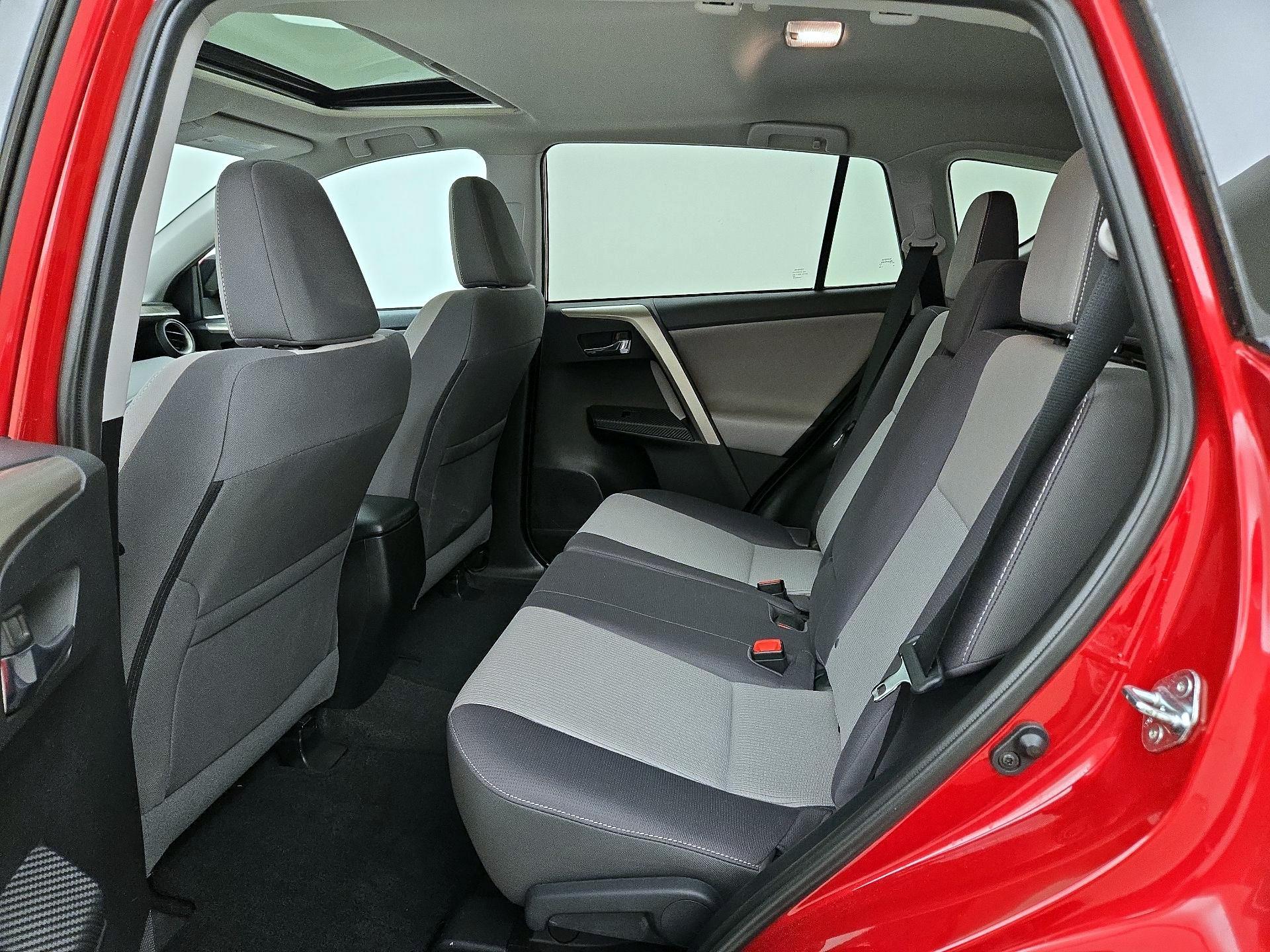 Thumbnail: 2015 Toyota RAV4 - 20