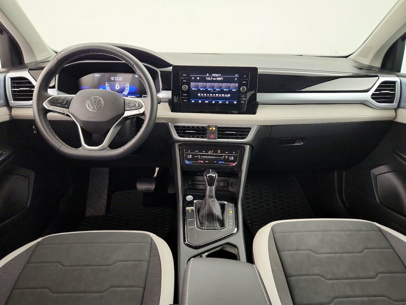 2025 Volkswagen Taos SE - Photo 10