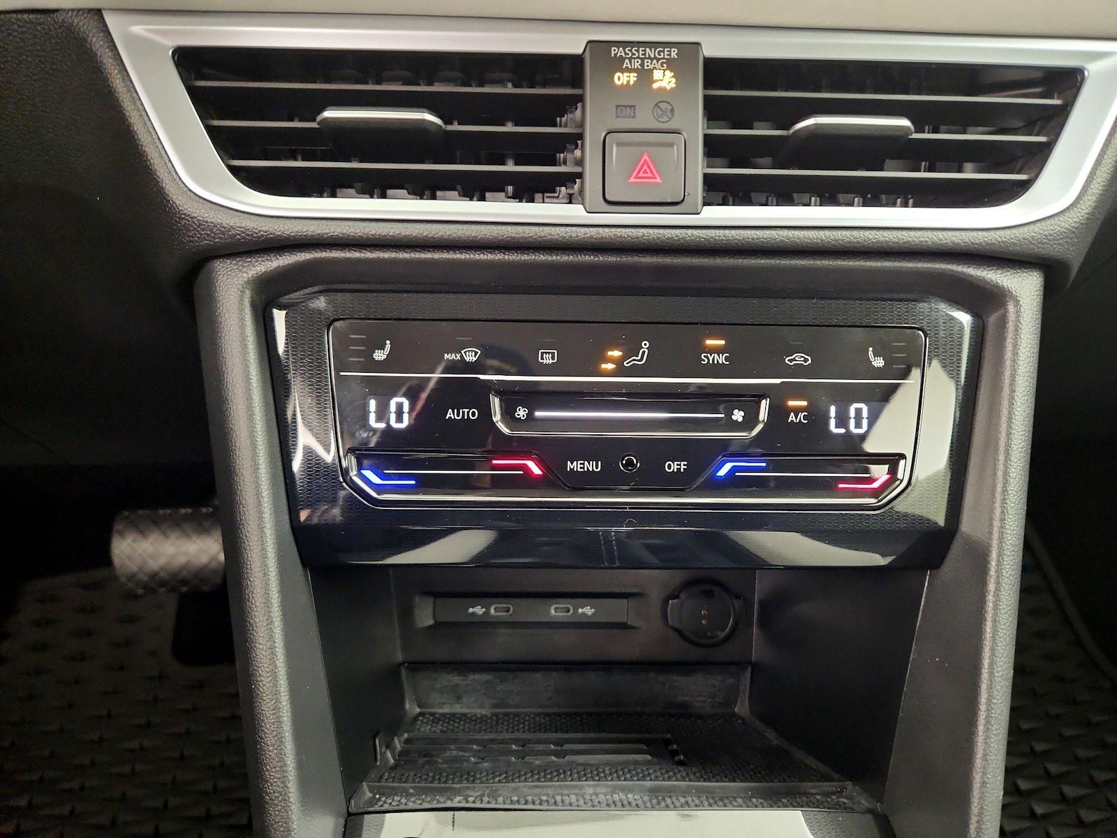 2025 Volkswagen Taos SE - Photo 17