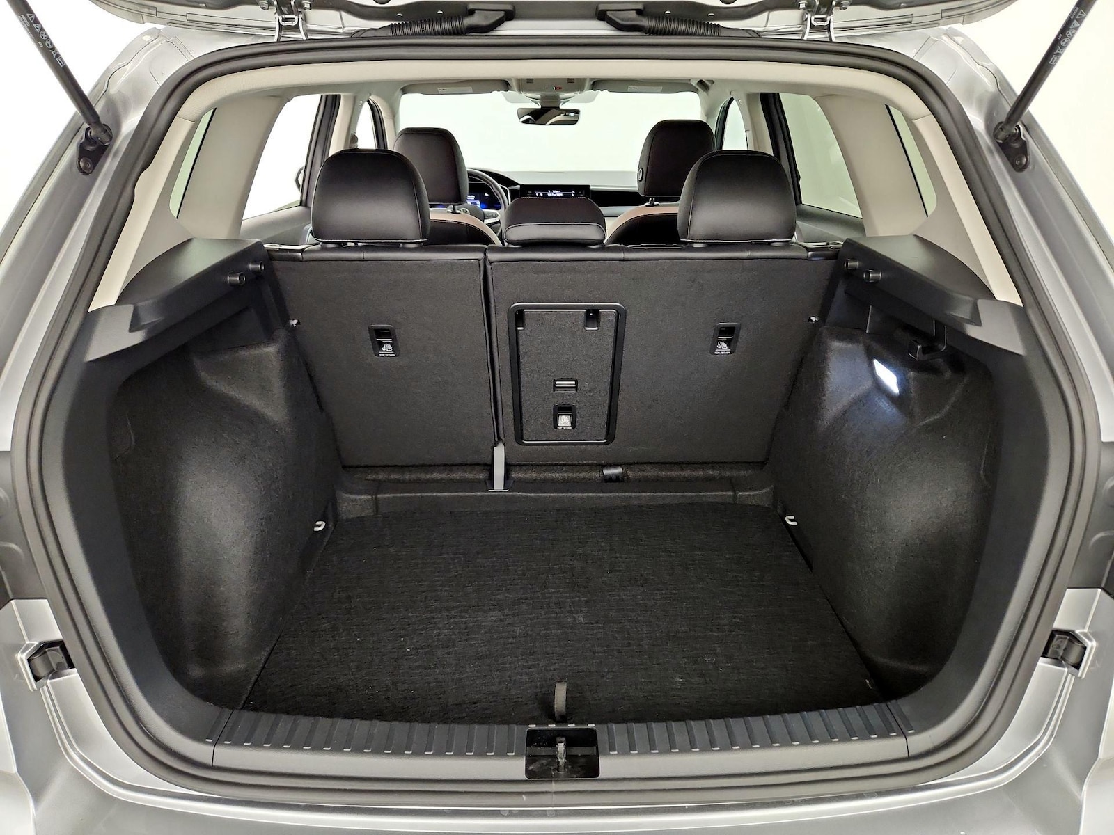 2025 Volkswagen Taos SE - Photo 21
