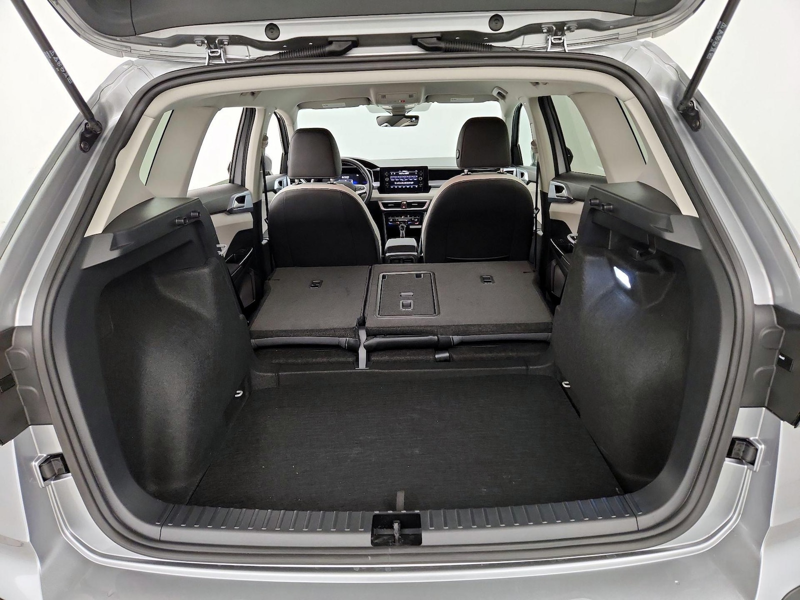 2025 Volkswagen Taos SE - Photo 22