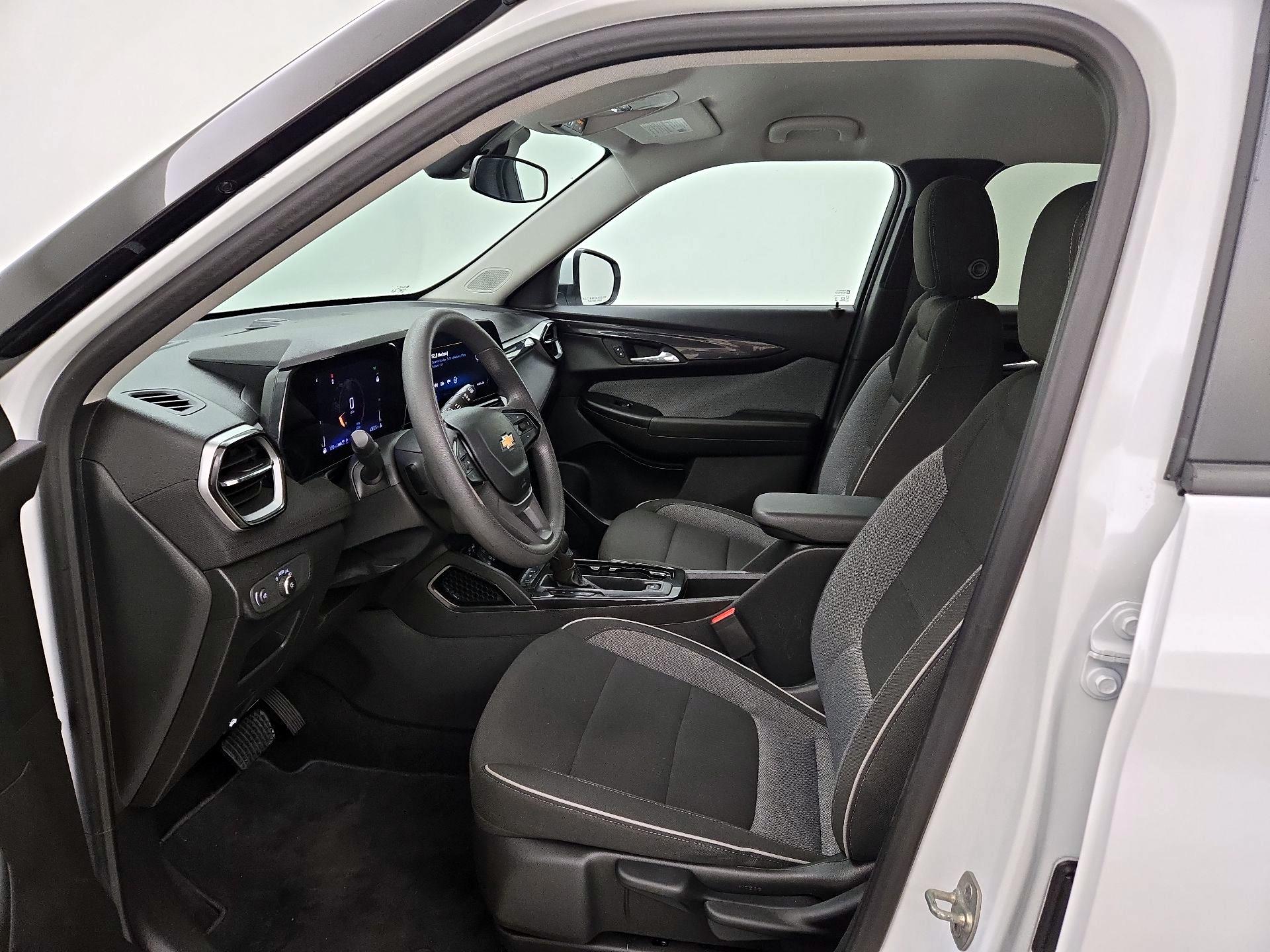 Thumbnail: 2025 Chevrolet TrailBlazer - 11