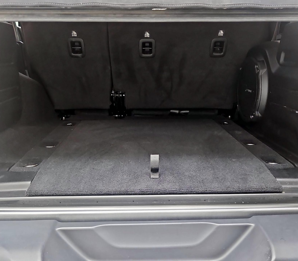 Trunk/Cargo (Seats Up)