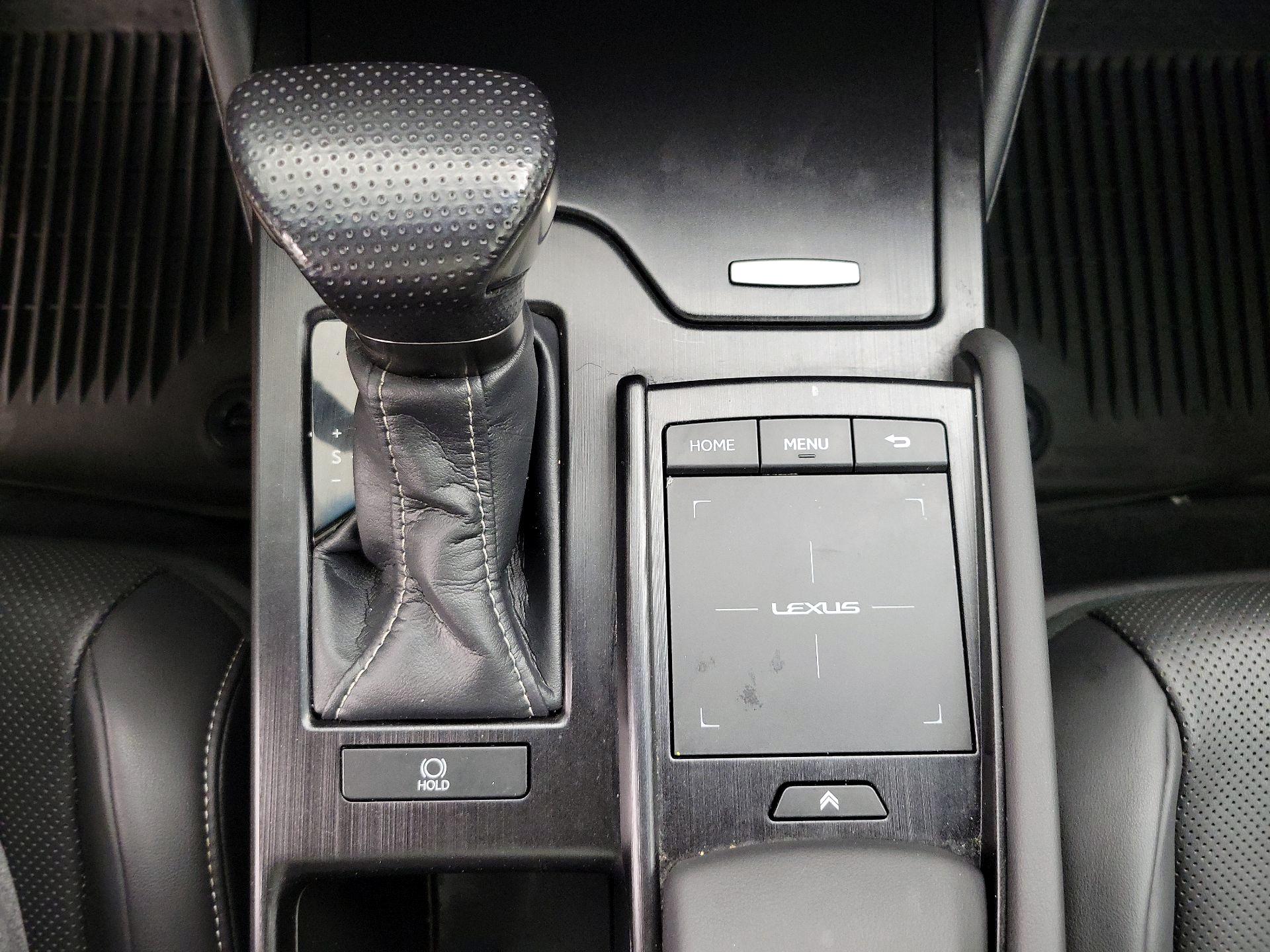 Thumbnail: 2022 Lexus ES - 17