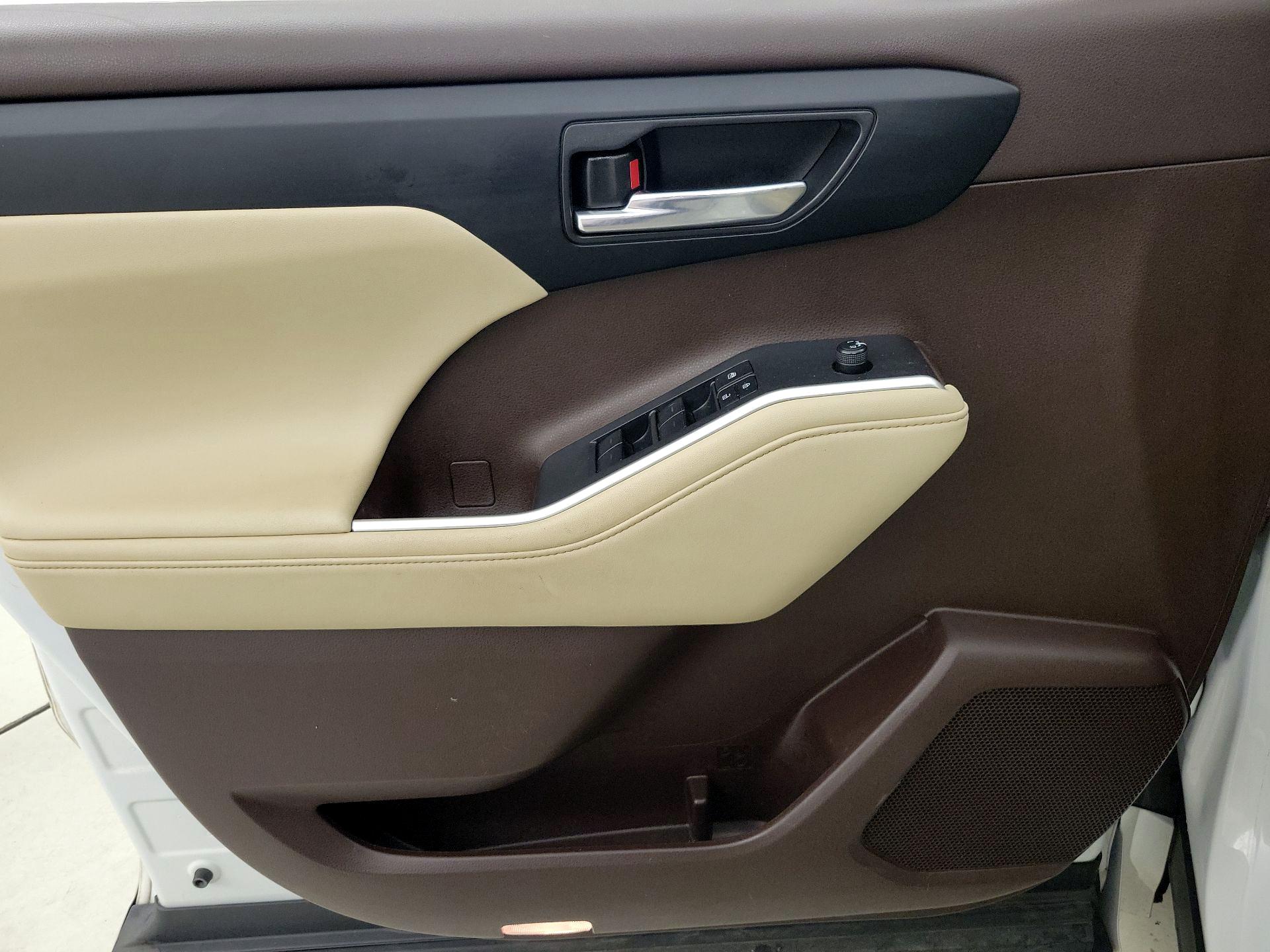 Thumbnail: 2022 Toyota Highlander - 12