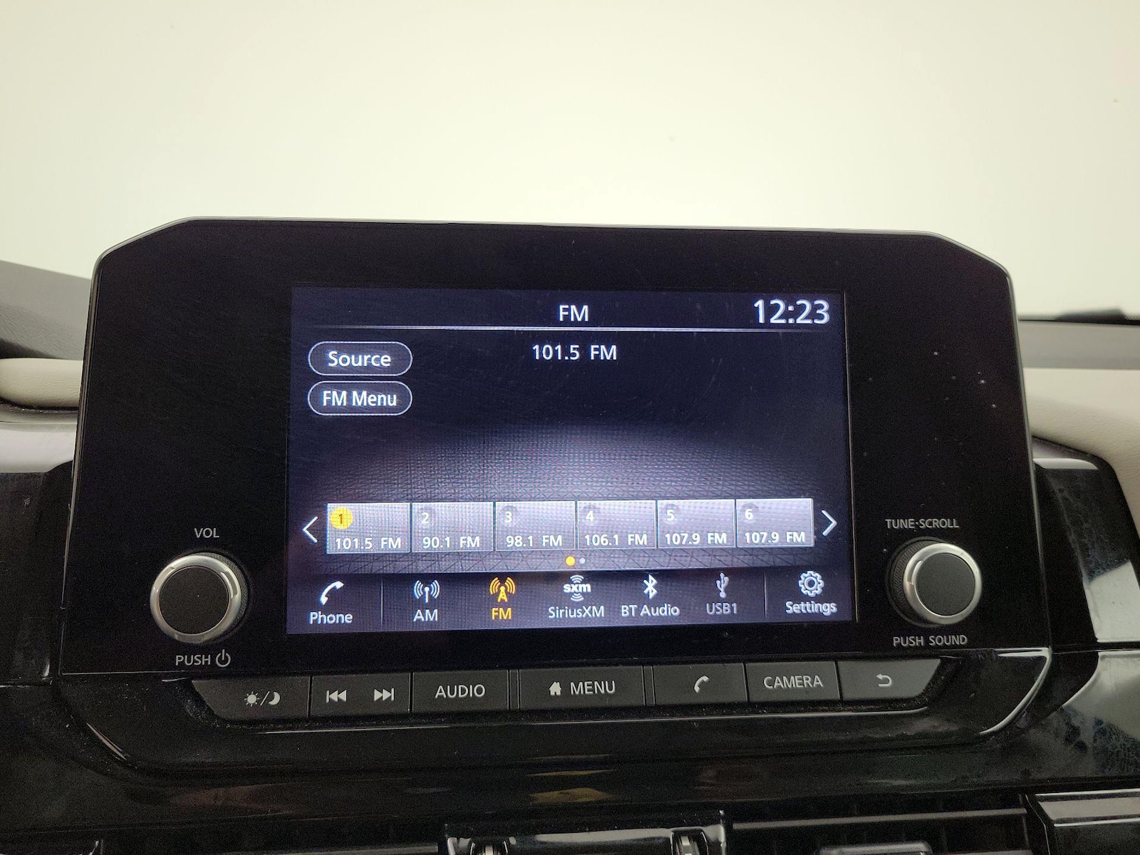 2025 Nissan Pathfinder SV - Photo 16