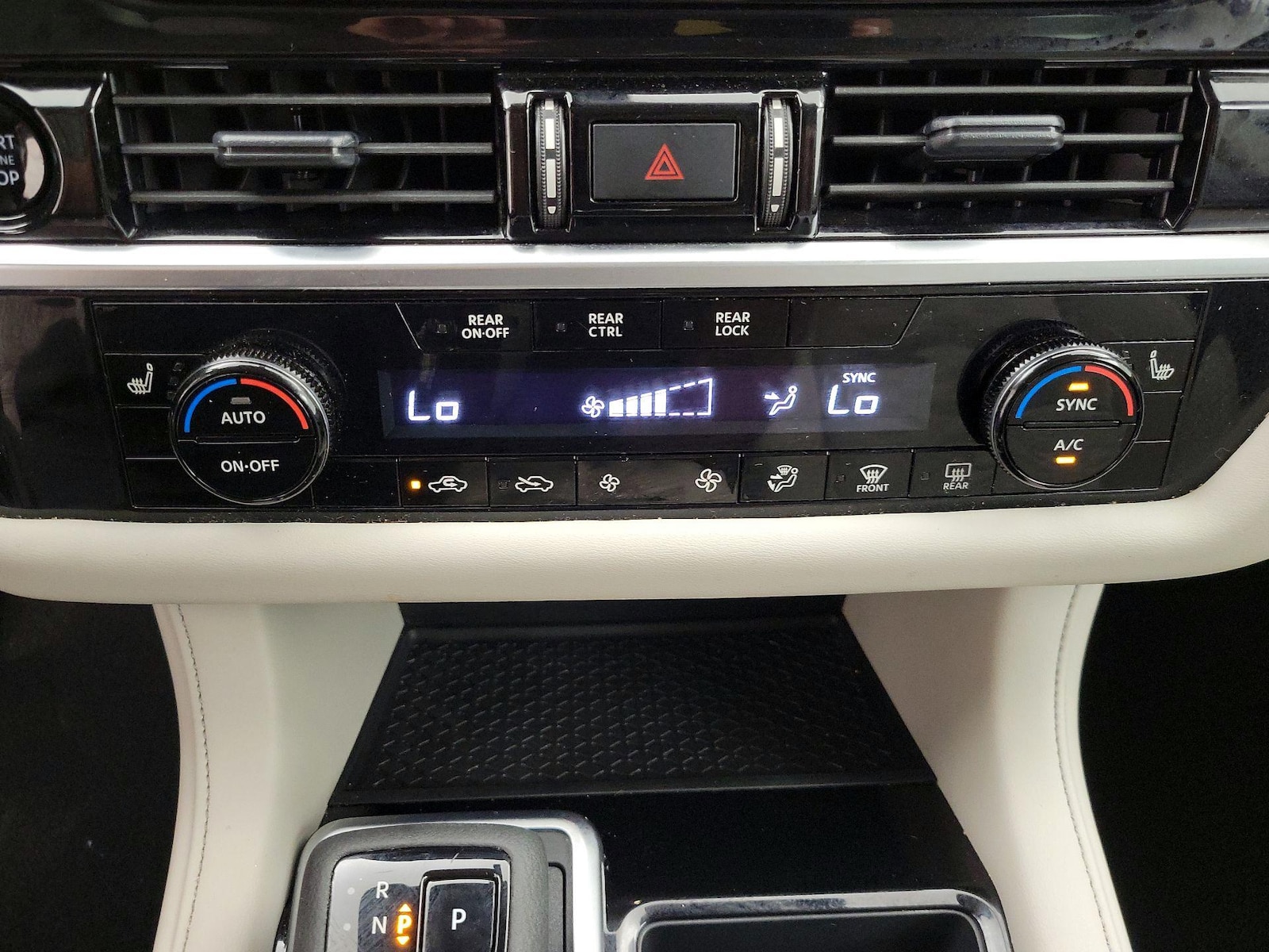 2025 Nissan Pathfinder SV - Photo 17