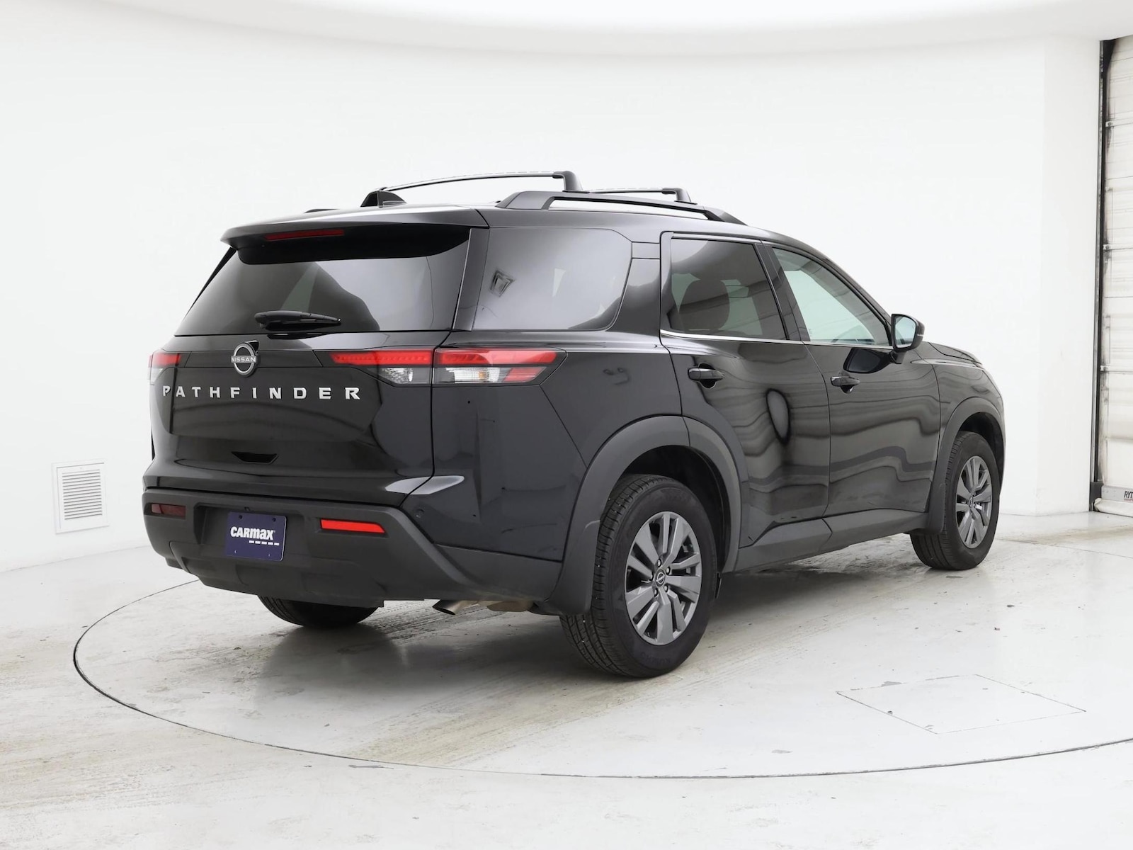 2025 Nissan Pathfinder SV - Photo 9