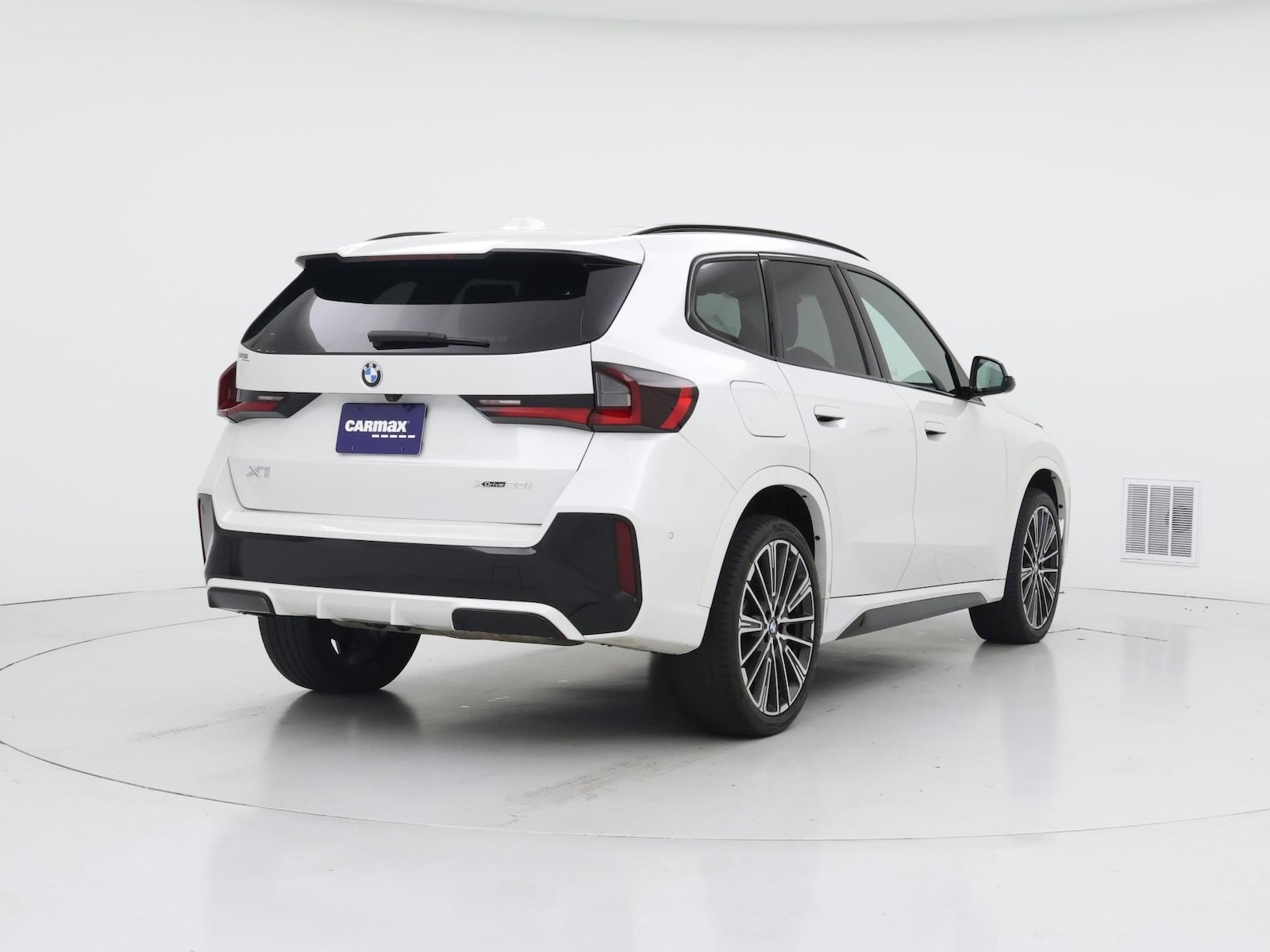 2025 BMW X1 28i - Photo 9