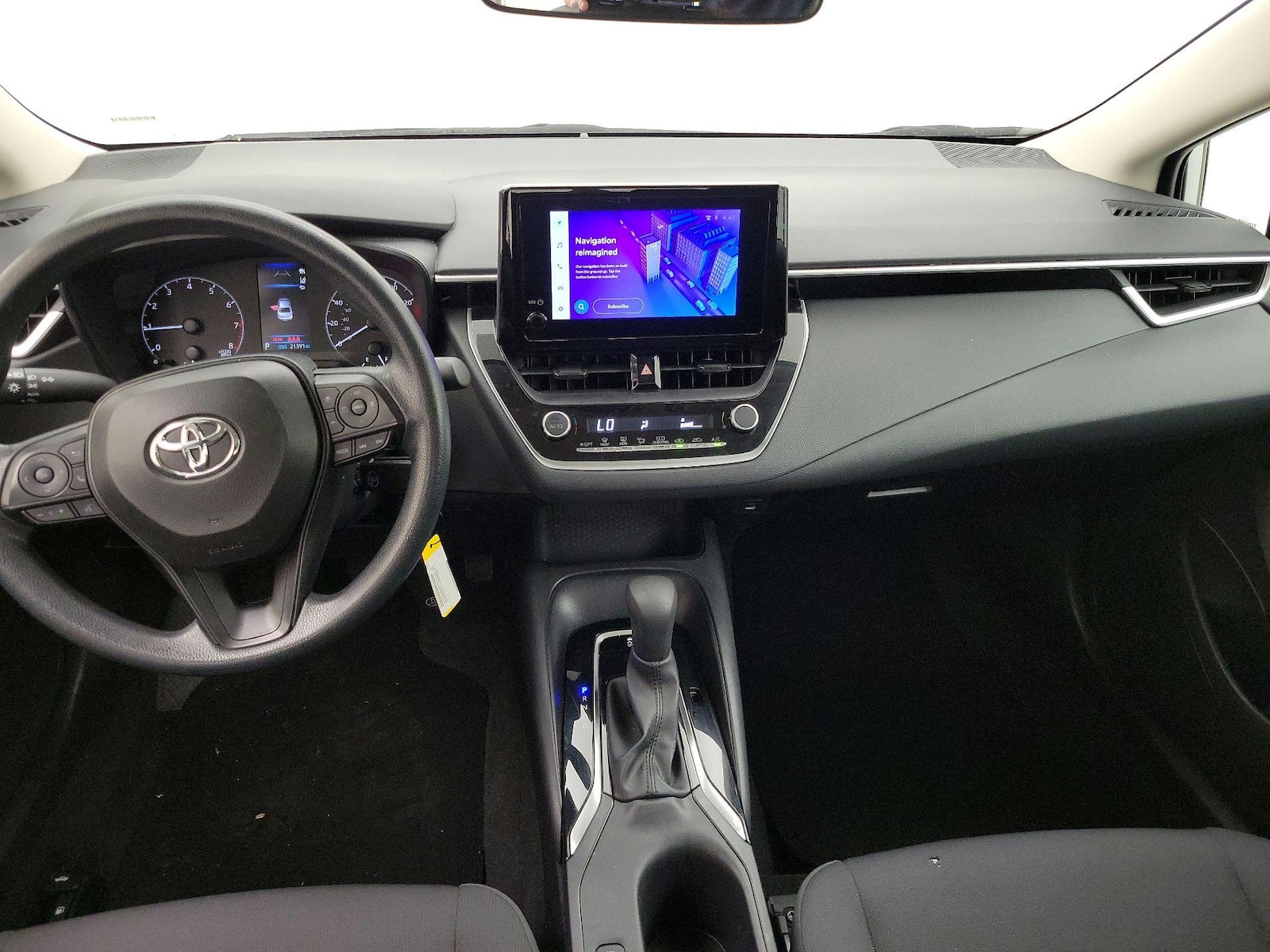 2024 Toyota Corolla LE - Photo 10