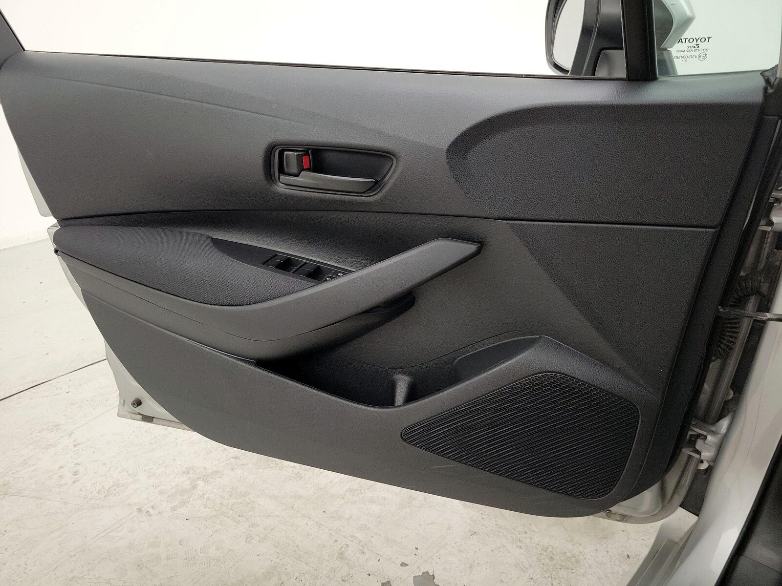 2024 Toyota Corolla LE - Photo 13