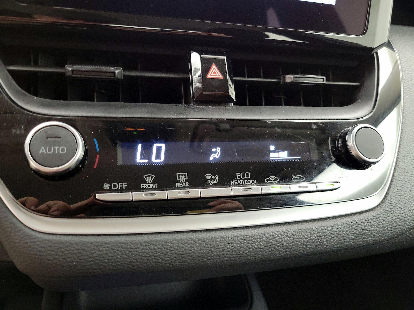 2024 Toyota Corolla LE - Photo 17