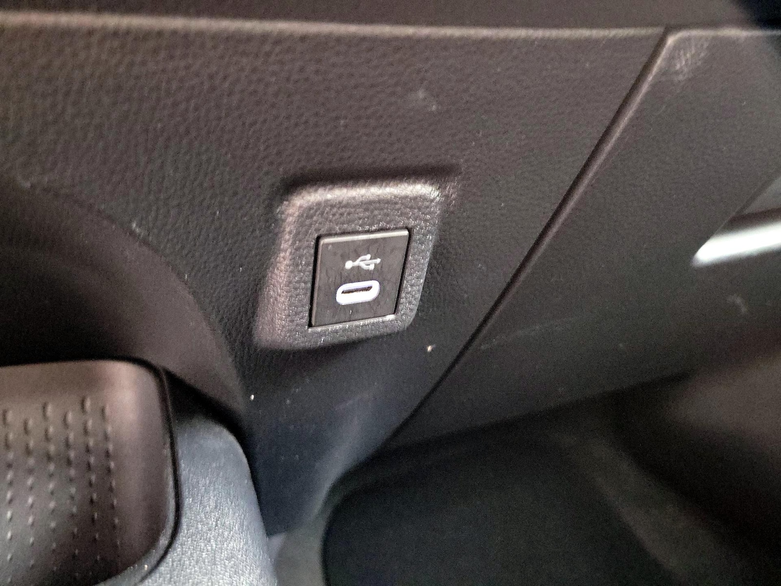 2024 Toyota Corolla LE - Photo 19