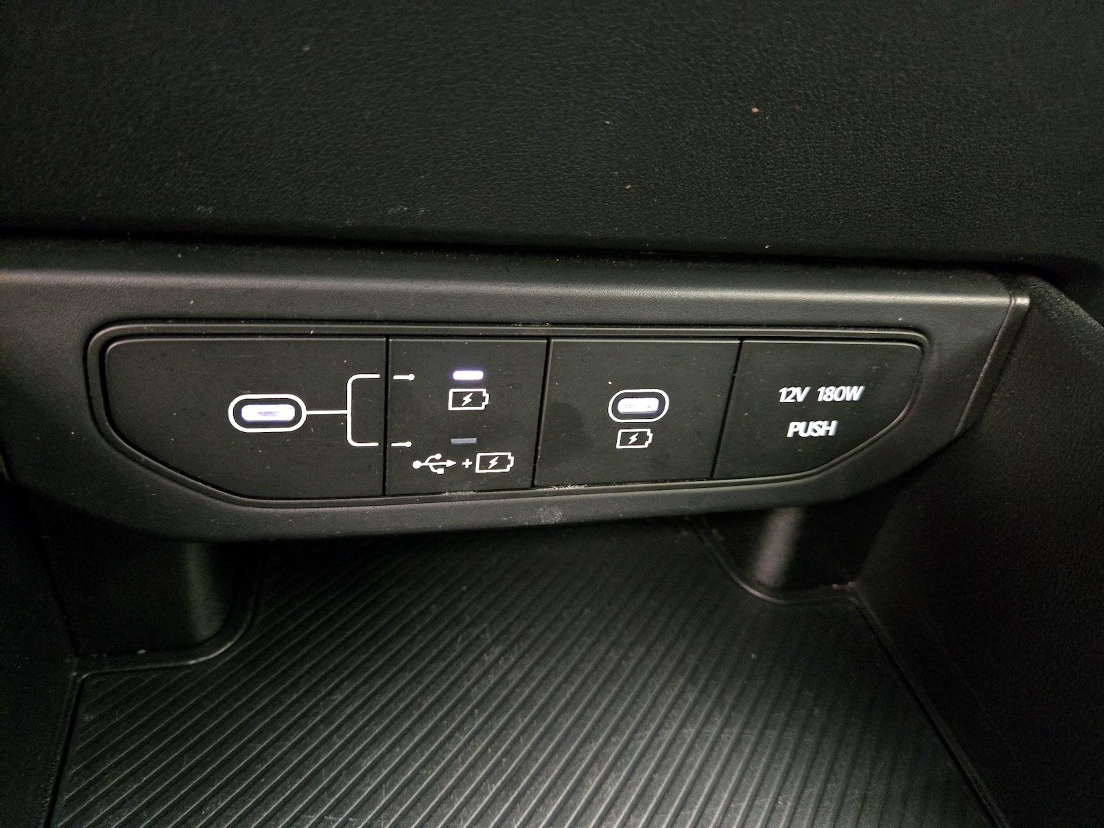 2025 Kia K4 LXS - Photo 19