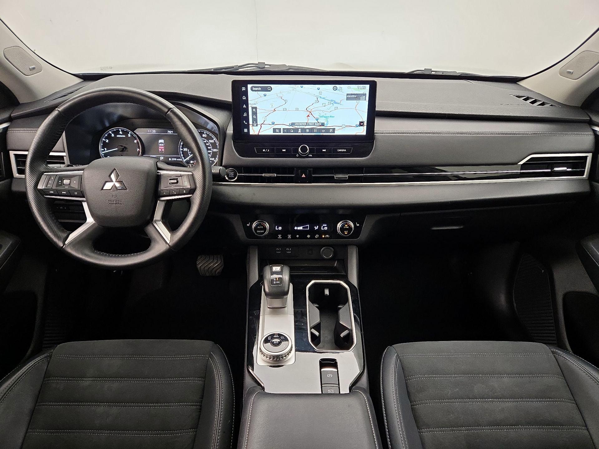 Thumbnail: 2025 Mitsubishi Outlander - 9