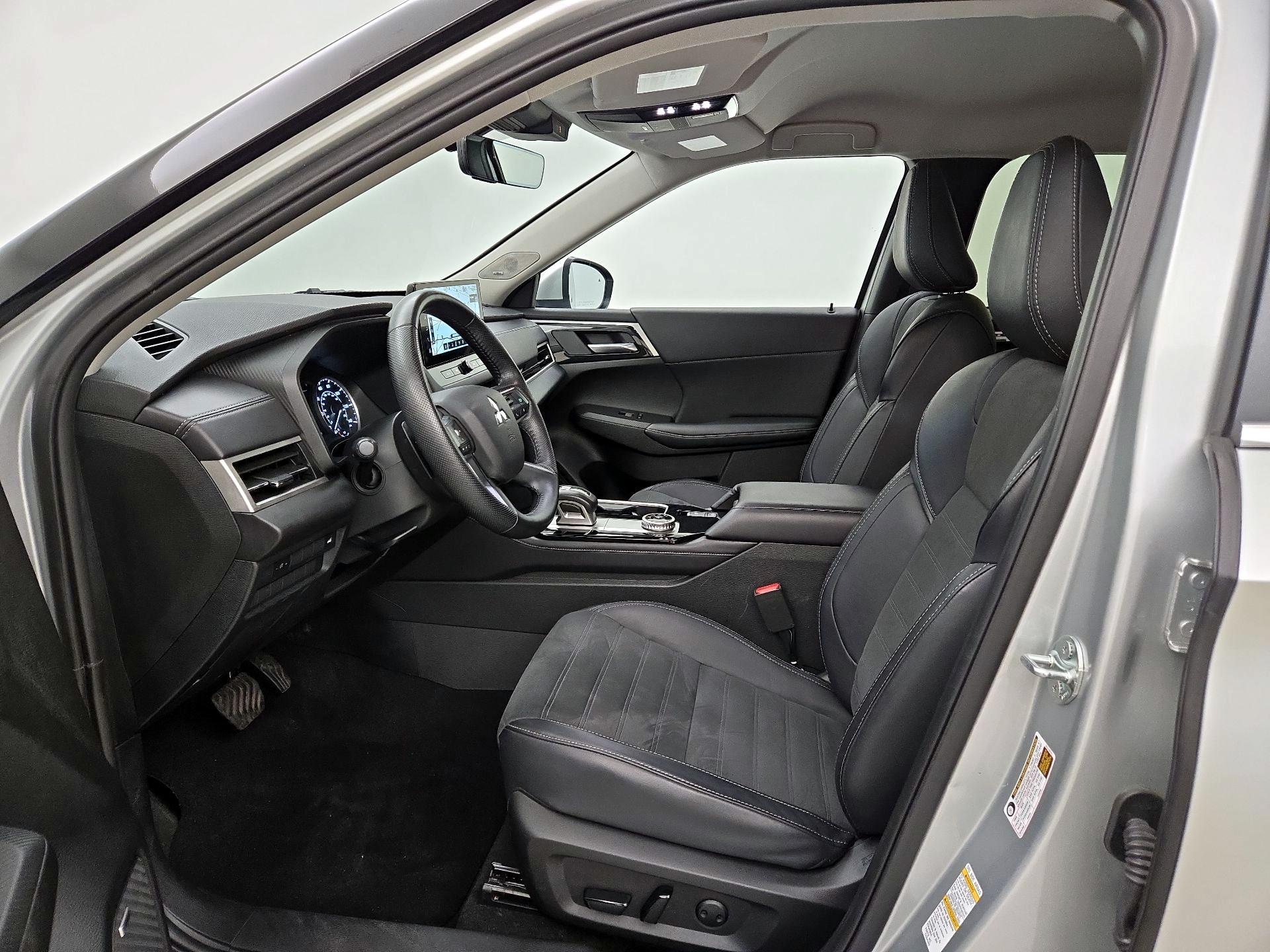 Thumbnail: 2025 Mitsubishi Outlander - 11