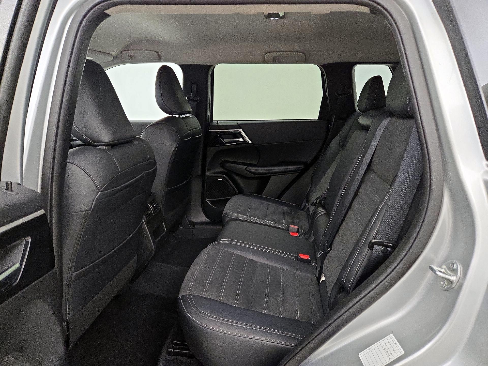 Thumbnail: 2025 Mitsubishi Outlander - 19