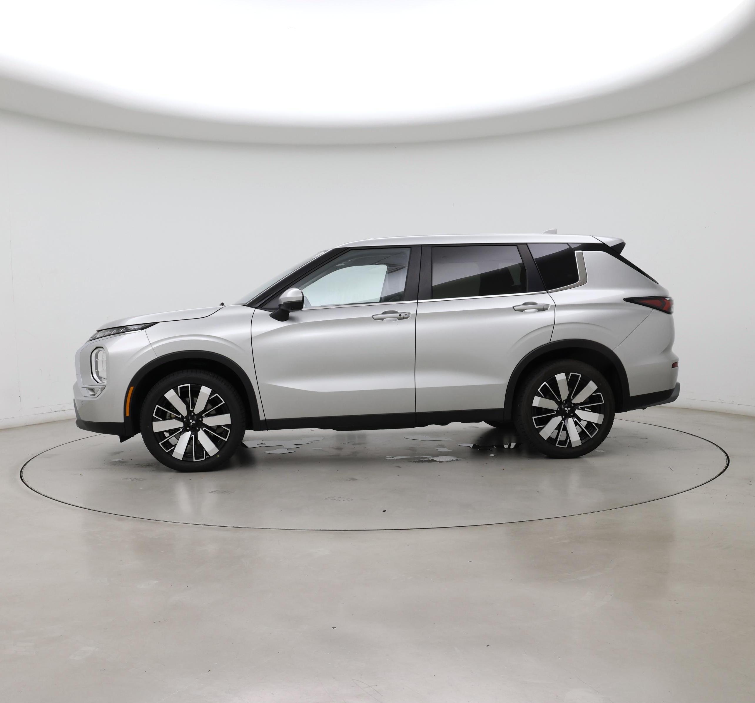 Thumbnail: 2025 Mitsubishi Outlander - 3