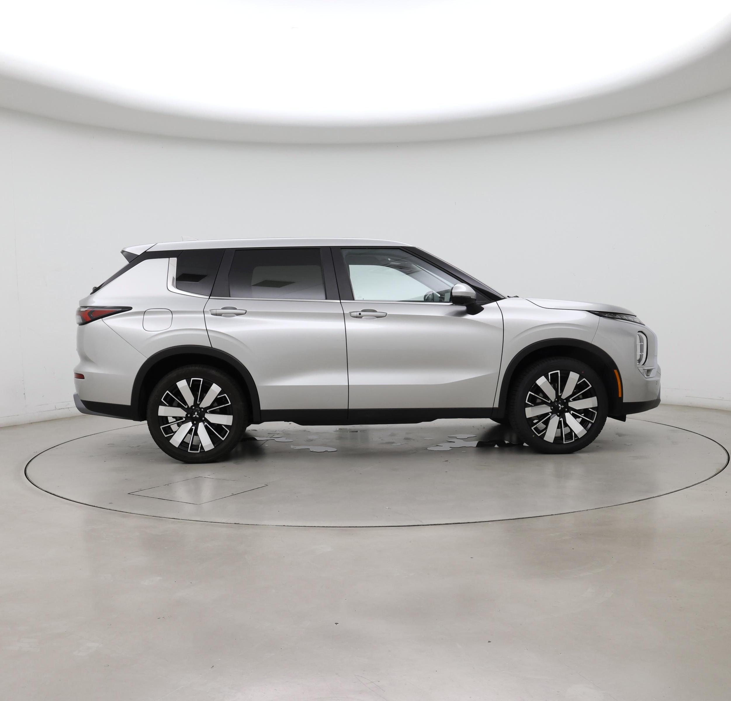 Thumbnail: 2025 Mitsubishi Outlander - 7