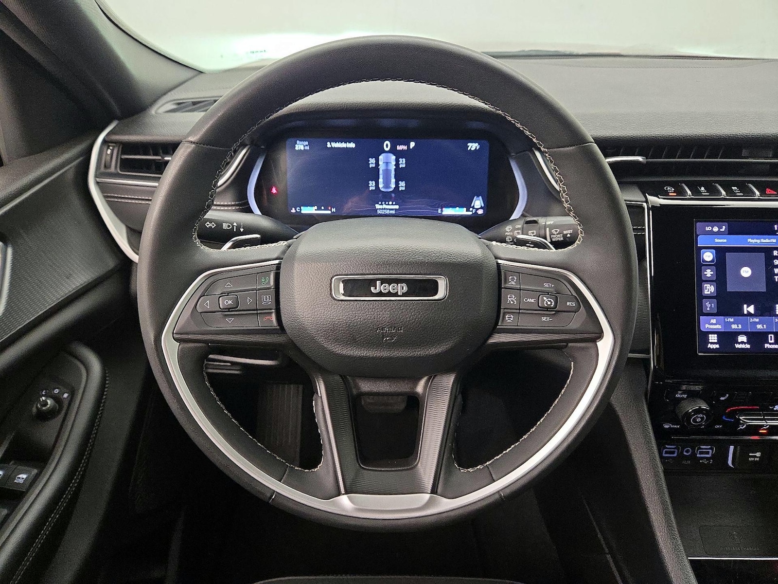 2024 Jeep Grand Cherokee Altitude - Photo 11