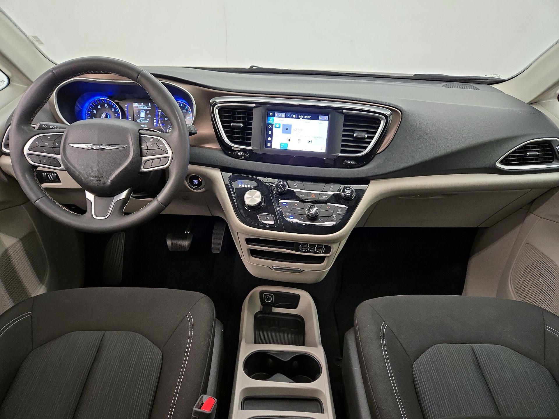 Thumbnail: 2023 Chrysler Voyager - 9