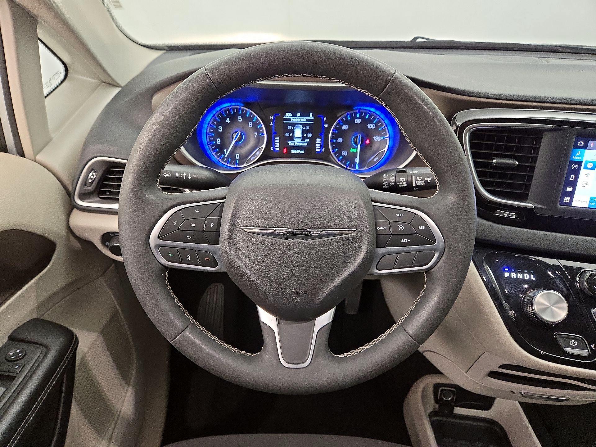 Thumbnail: 2023 Chrysler Voyager - 10