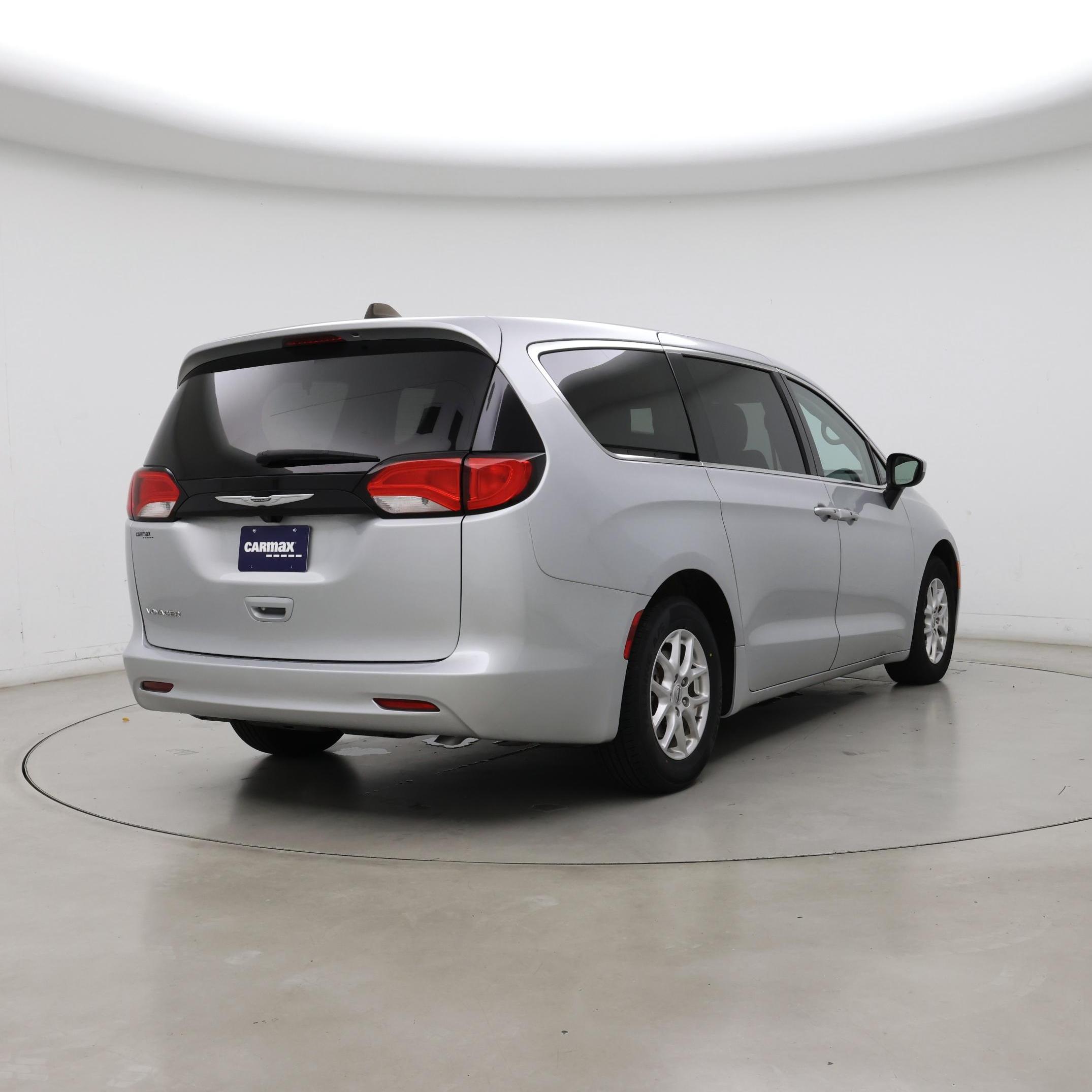 Thumbnail: 2023 Chrysler Voyager - 8