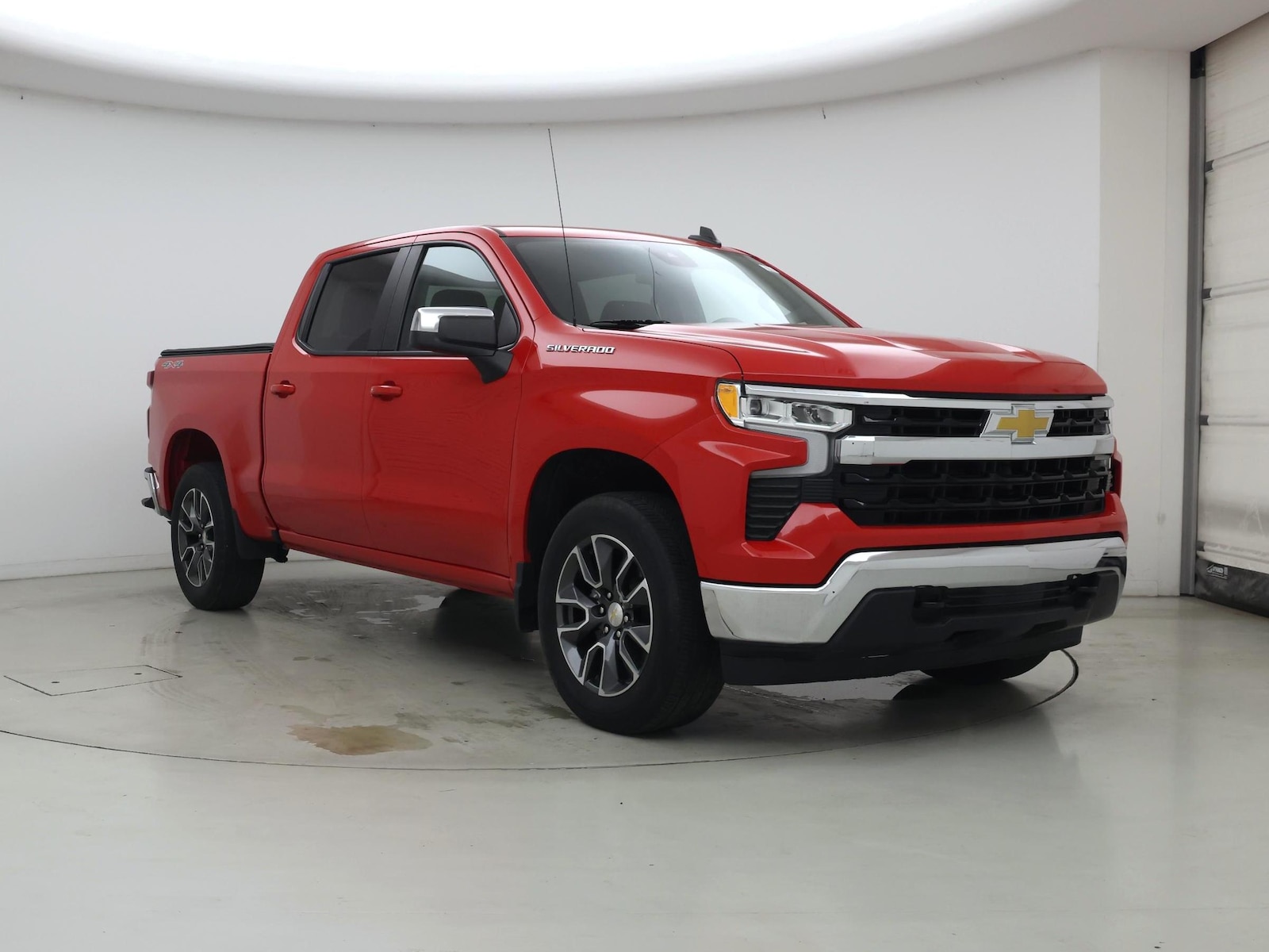 2023 Chevrolet Silverado 1500 LT - Photo 2