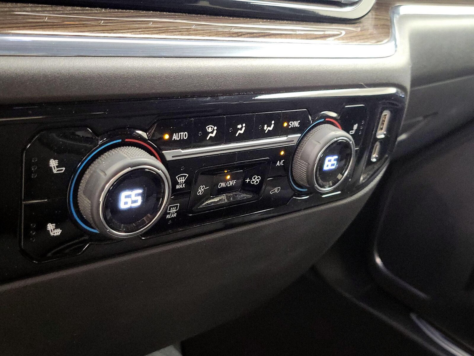 2023 Chevrolet Silverado 1500 LT - Photo 18