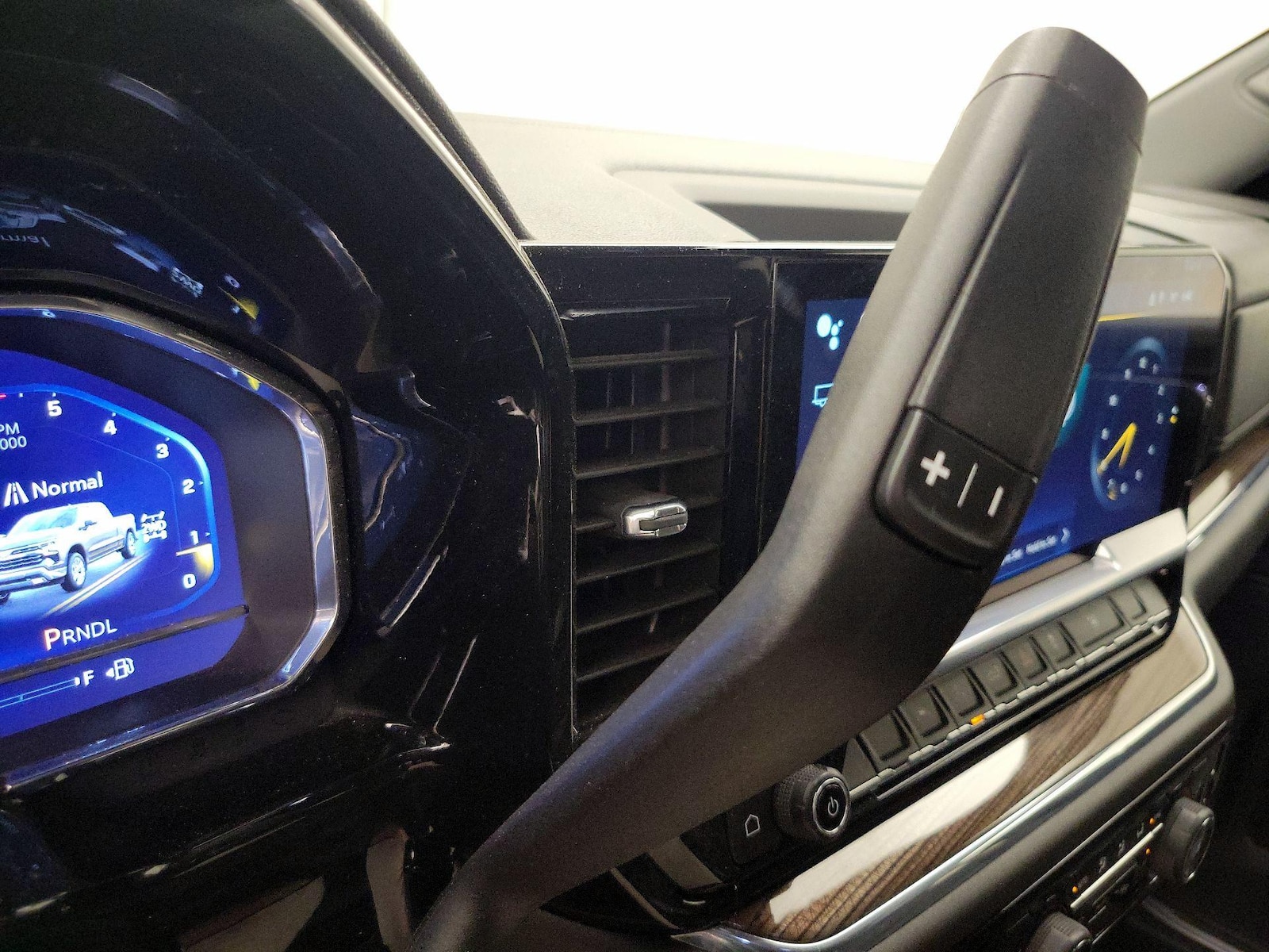 2023 Chevrolet Silverado 1500 LT - Photo 19