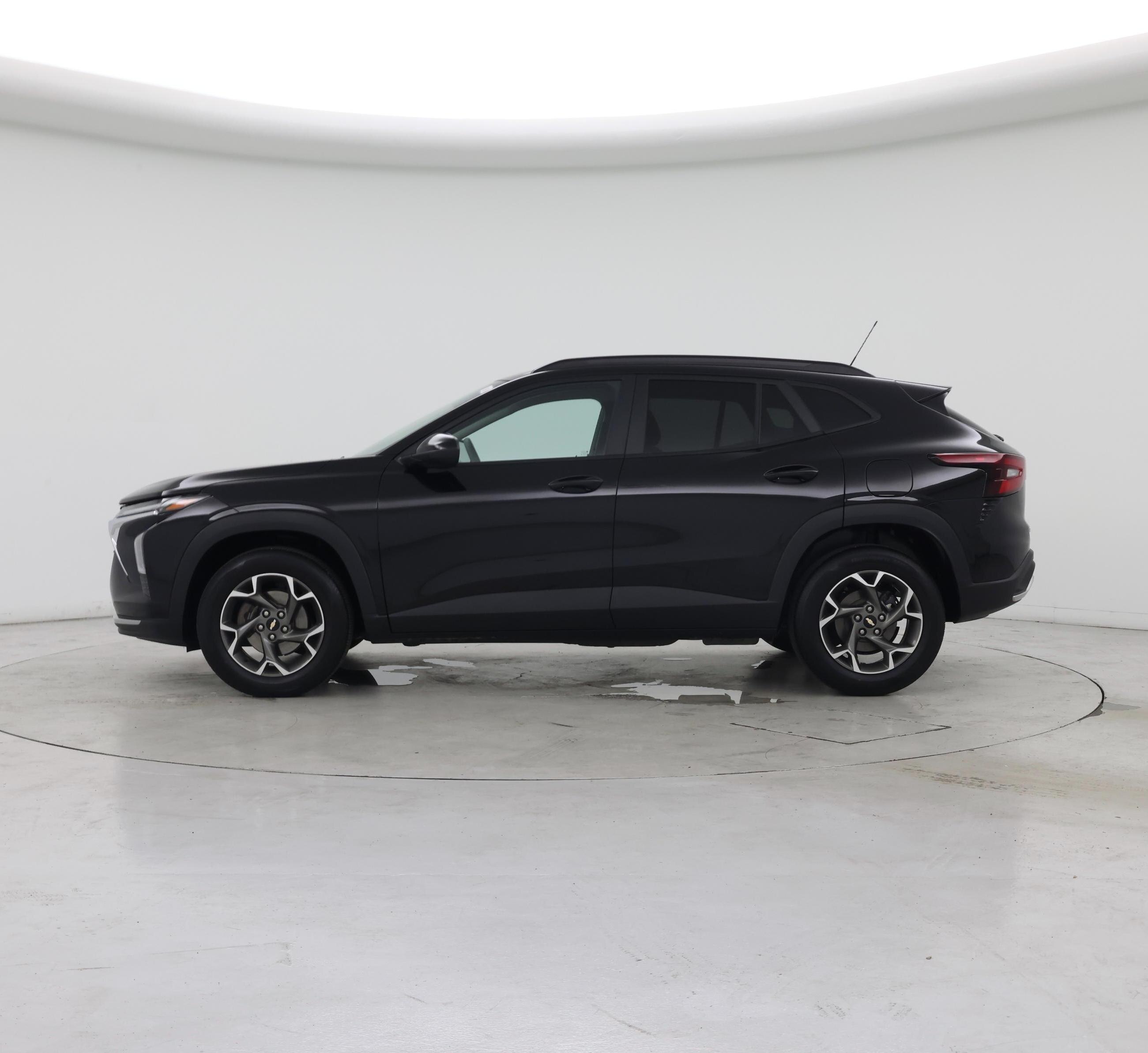 Thumbnail: 2026 Chevrolet Trax - 3