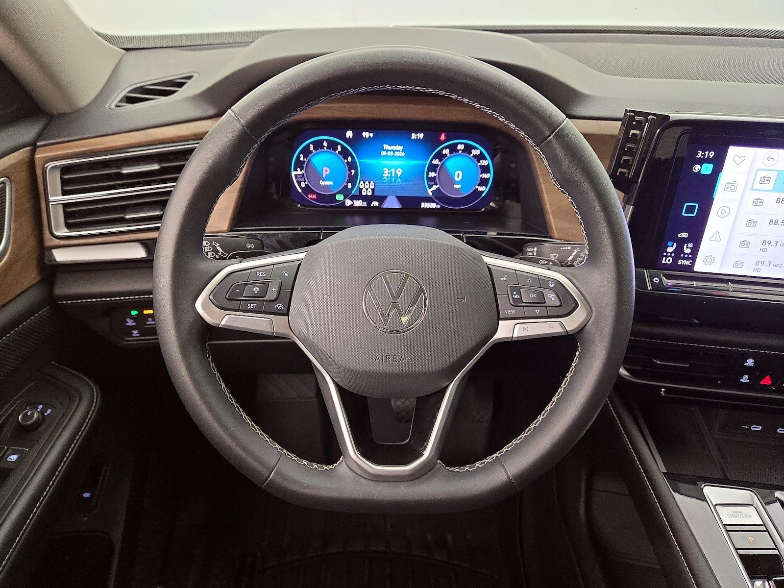 2024 Volkswagen Atlas SE w/Tech - Photo 11