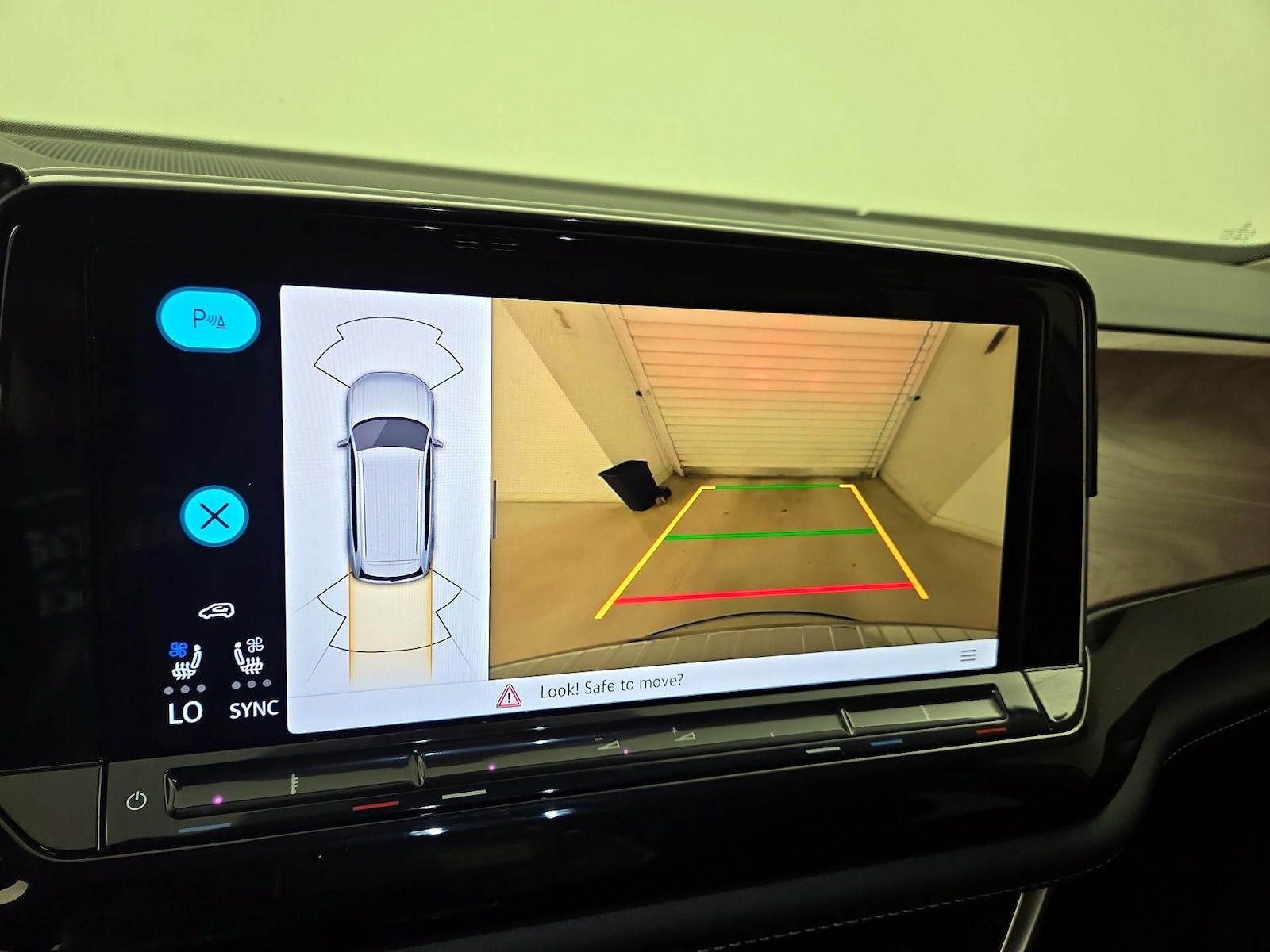 2024 Volkswagen Atlas SE w/Tech - Photo 15