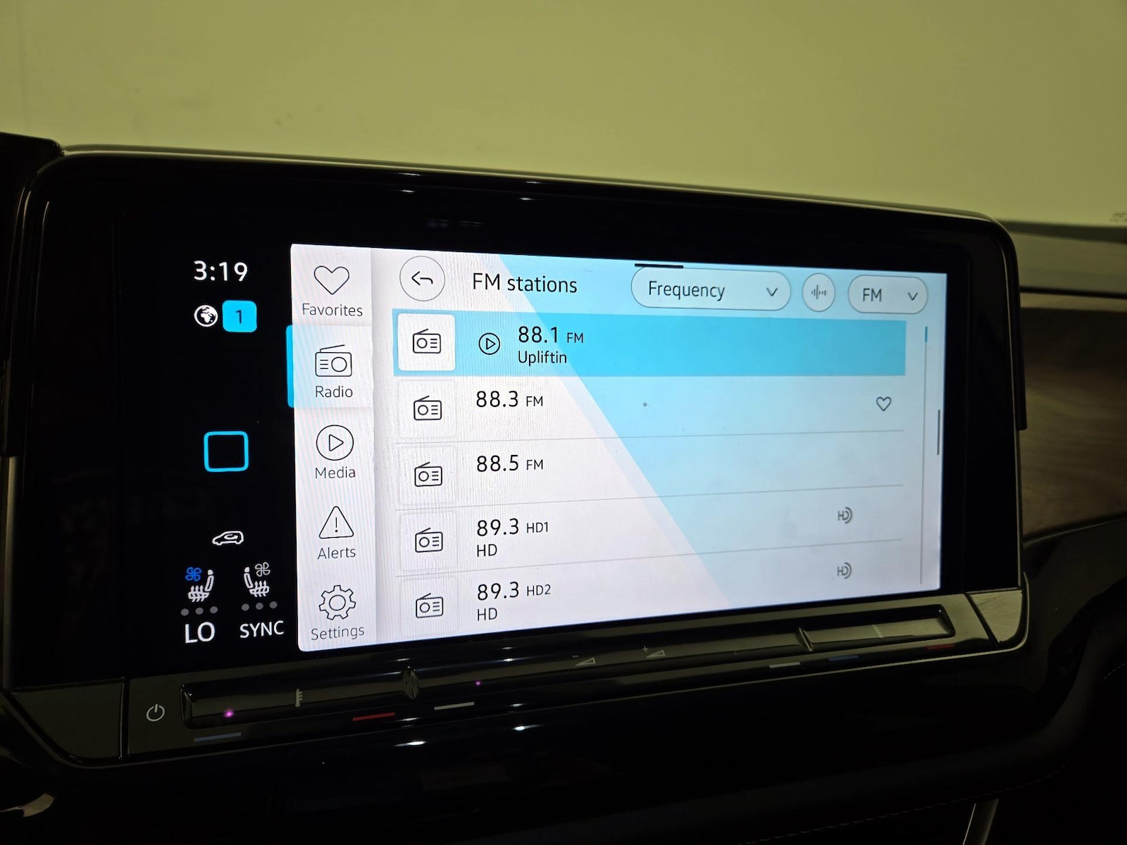 2024 Volkswagen Atlas SE w/Tech - Photo 16