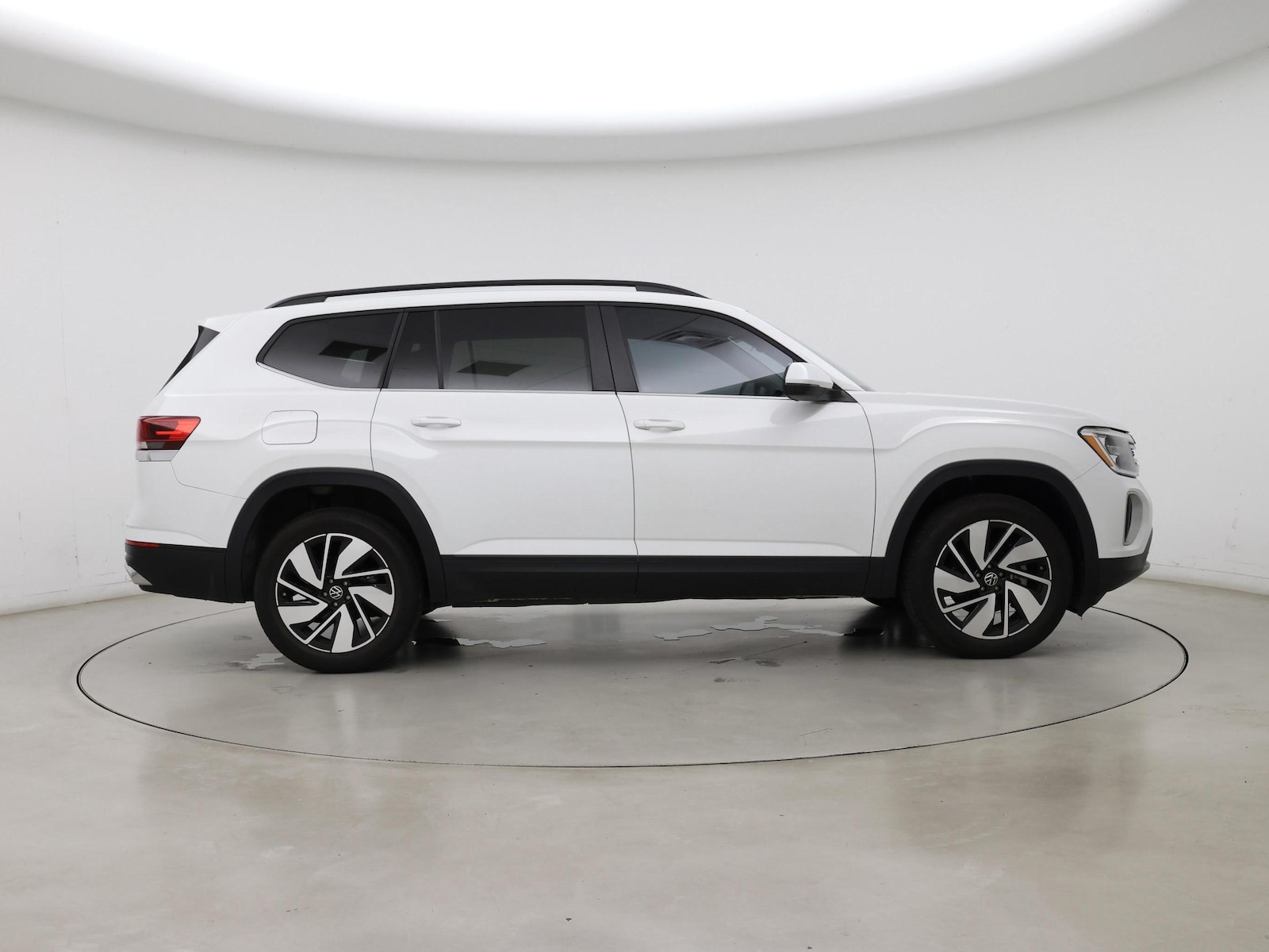 2024 Volkswagen Atlas SE w/Tech - Photo 8