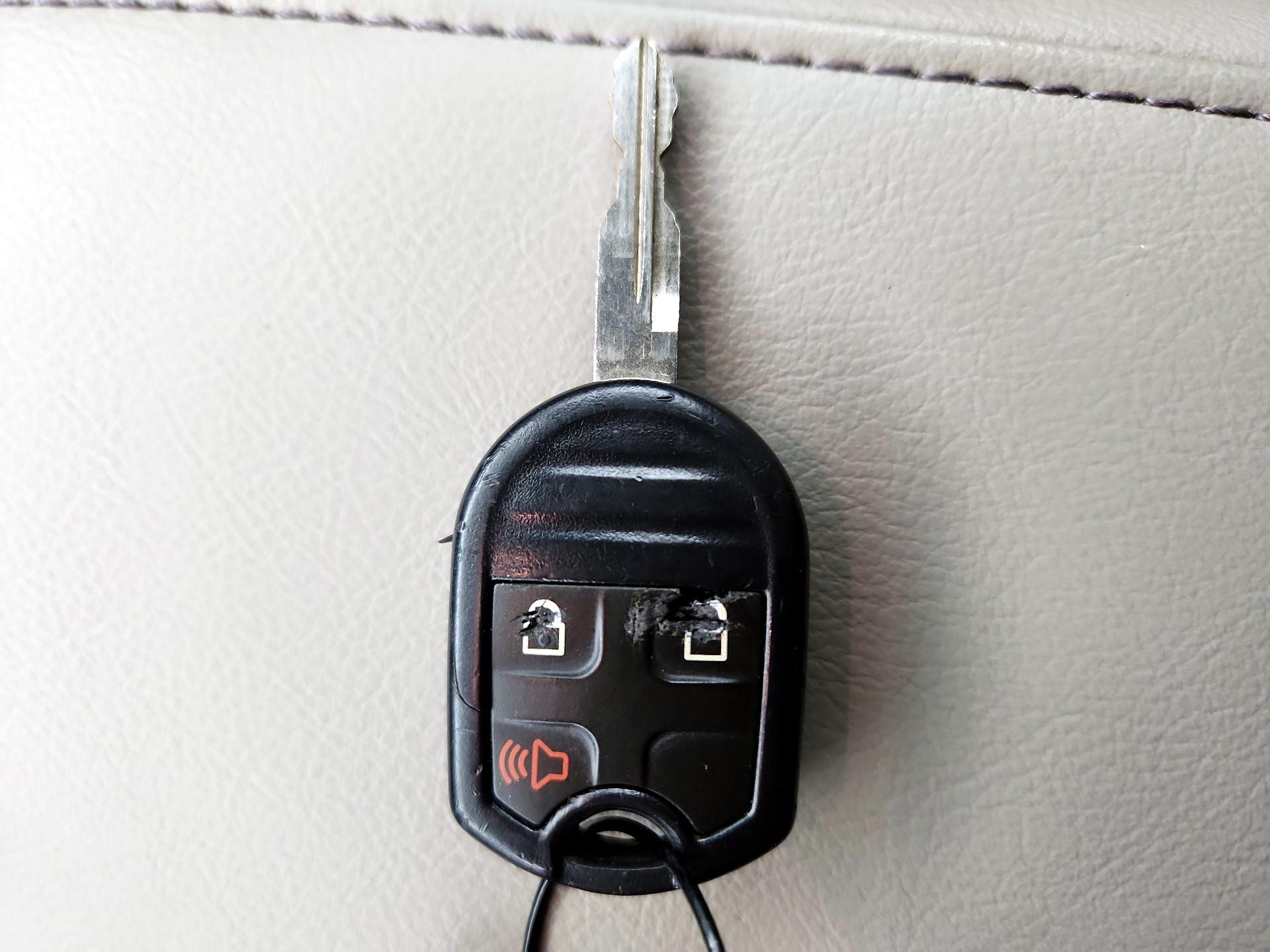 Thumbnail: 2014 Ford Edge - 20