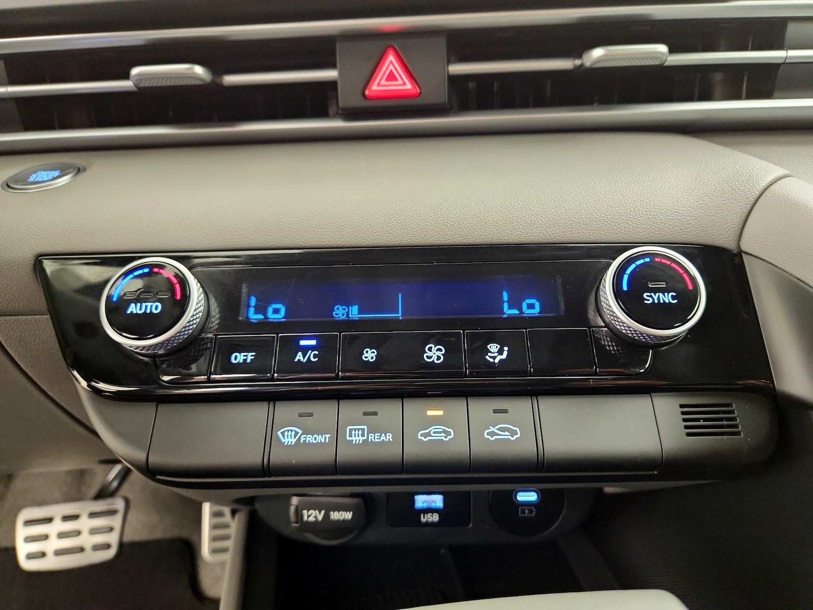 2025 Hyundai Elantra SEL - Photo 17