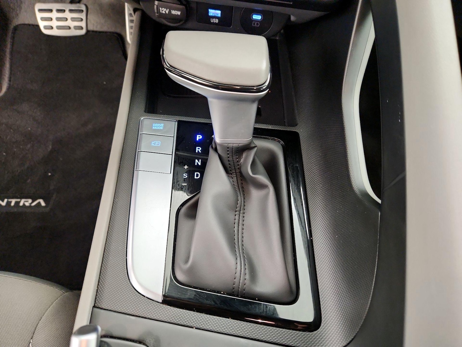 2025 Hyundai Elantra SEL - Photo 18