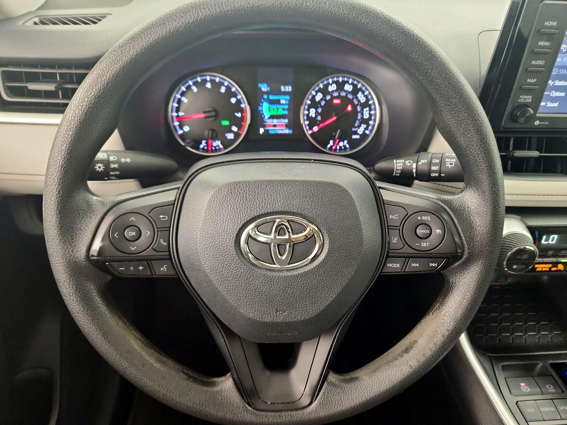 Thumbnail: 2022 Toyota RAV4 - 10