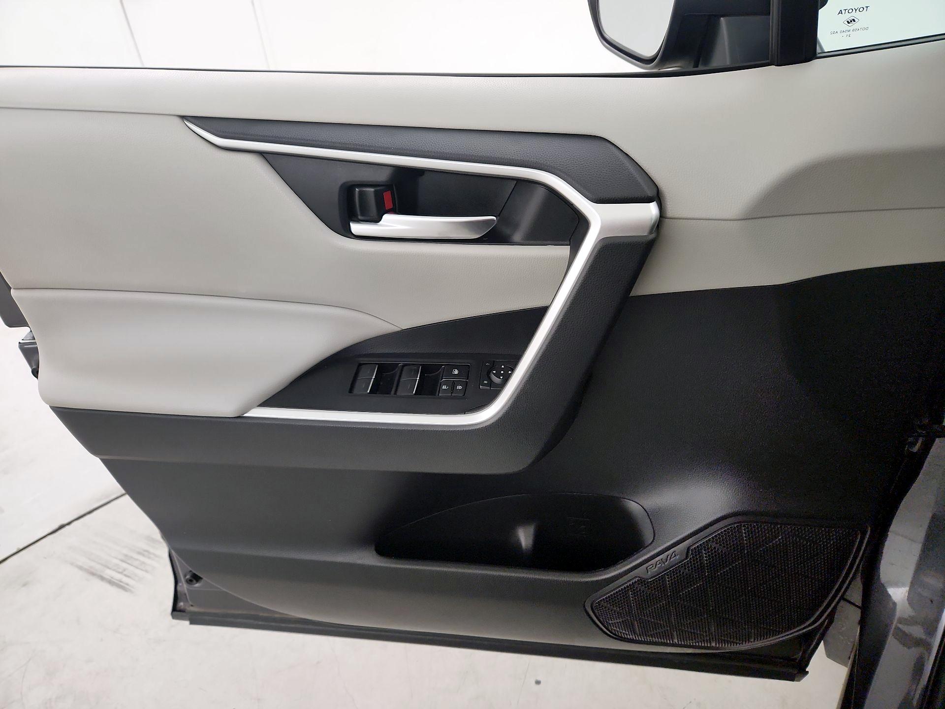Thumbnail: 2022 Toyota RAV4 - 12
