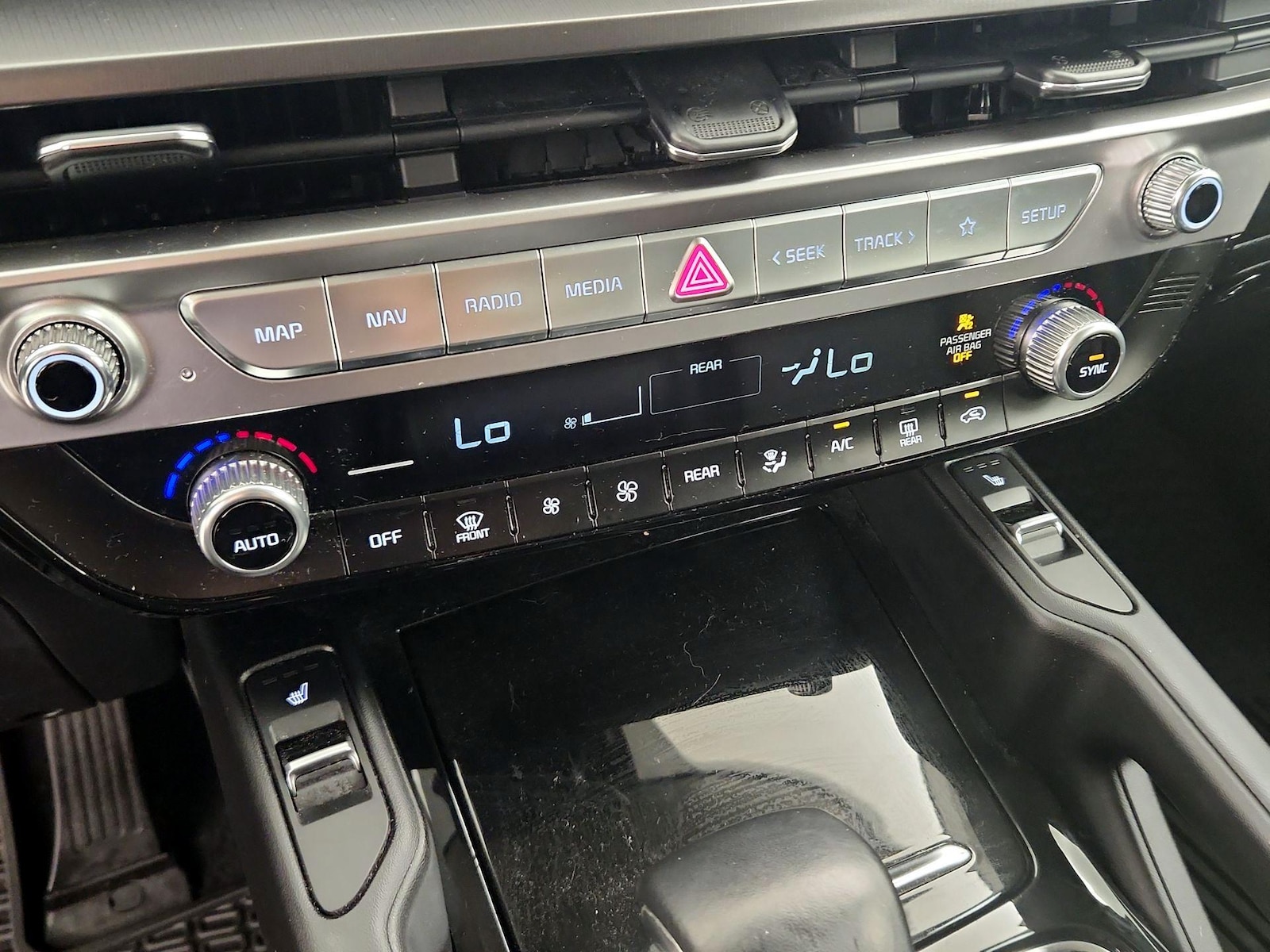 2024 Kia Telluride S - Photo 18