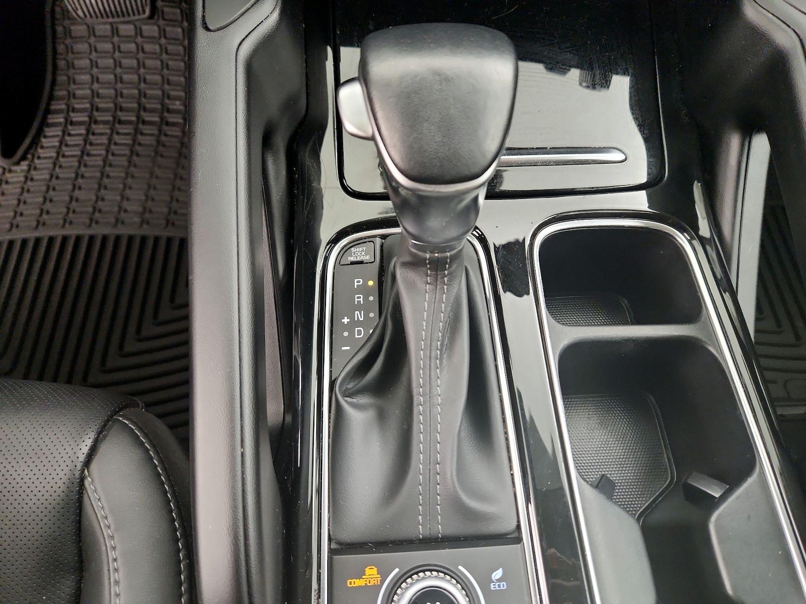 2024 Kia Telluride S - Photo 19