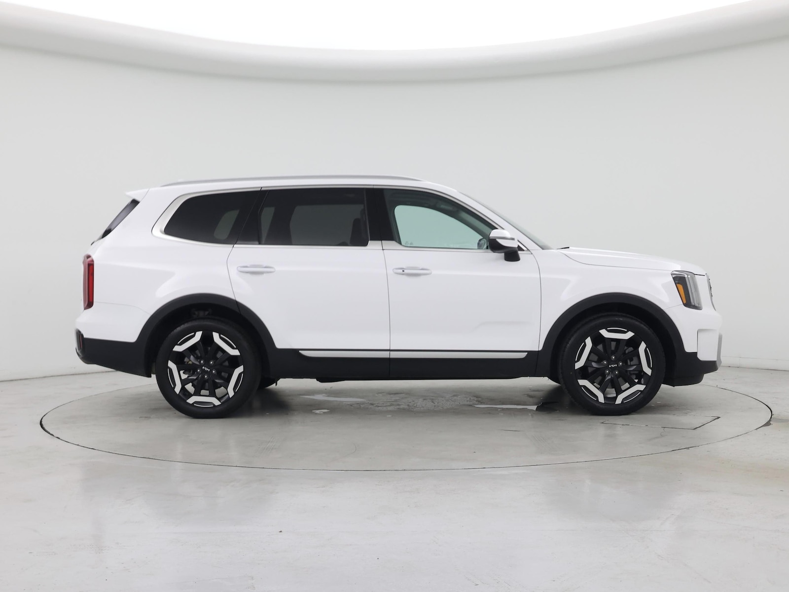 2024 Kia Telluride S - Photo 8