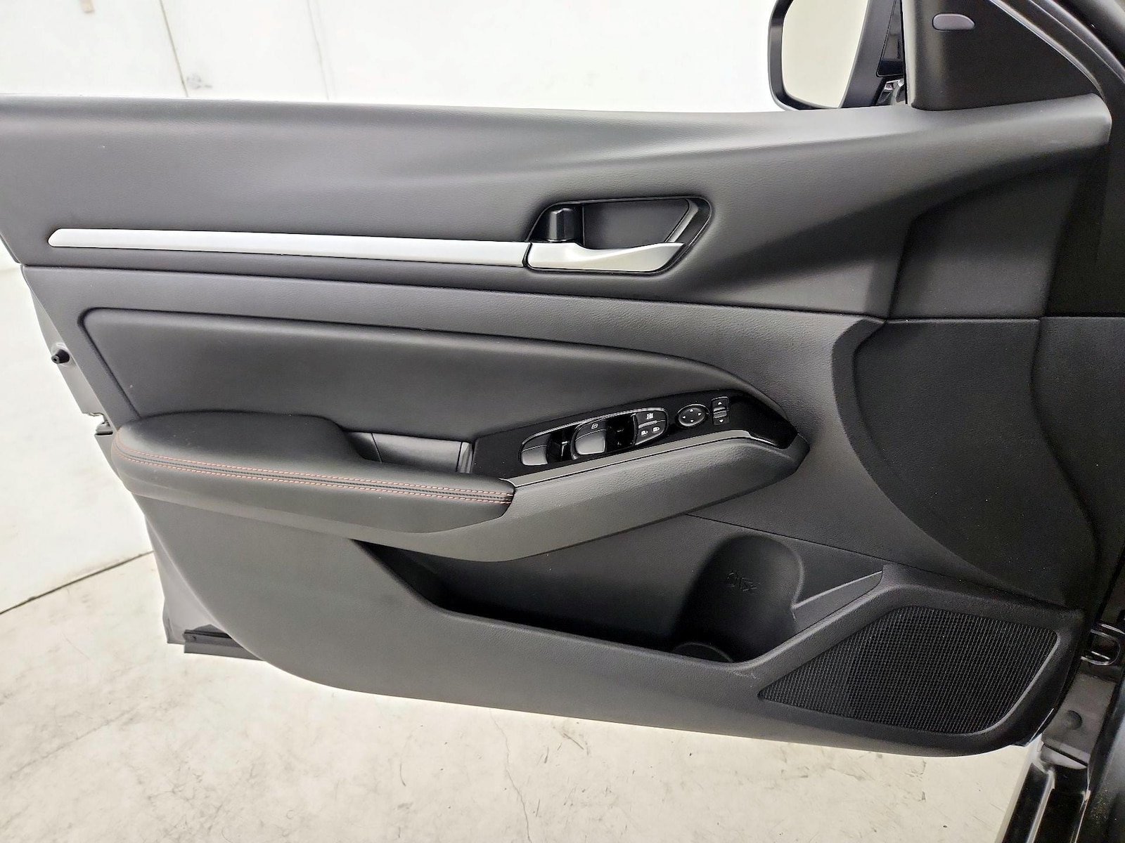 2025 Nissan Altima SR - Photo 13